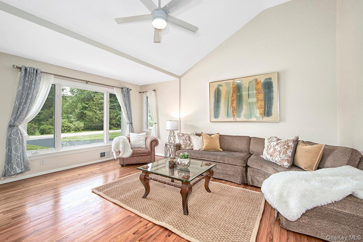 #2 photo, 22 Daly Cross Road, Mount Kisco , NY 10549