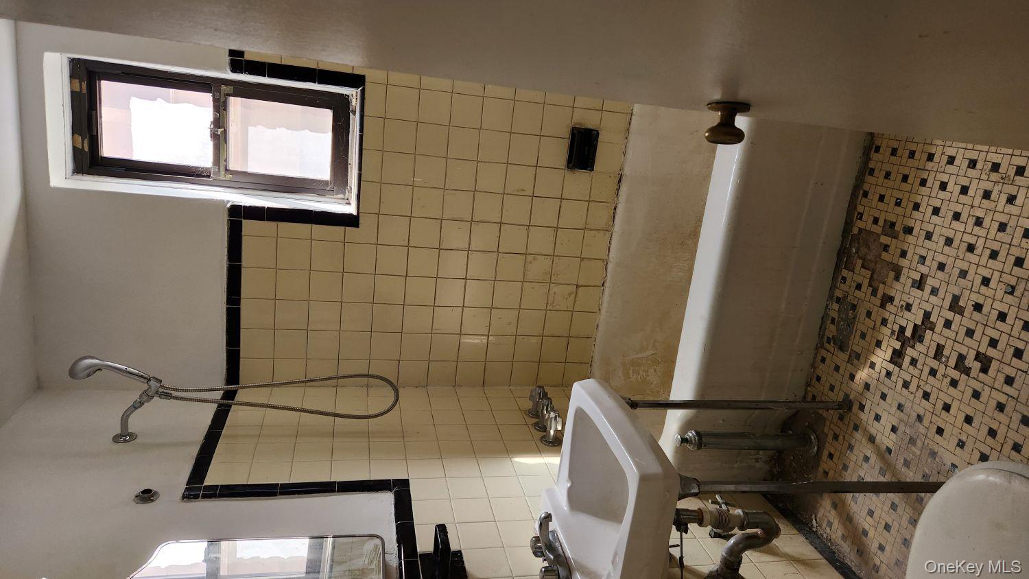 #11 photo, 8385 116th Street, クイーンズ区 Richmond Hill , NY 11418