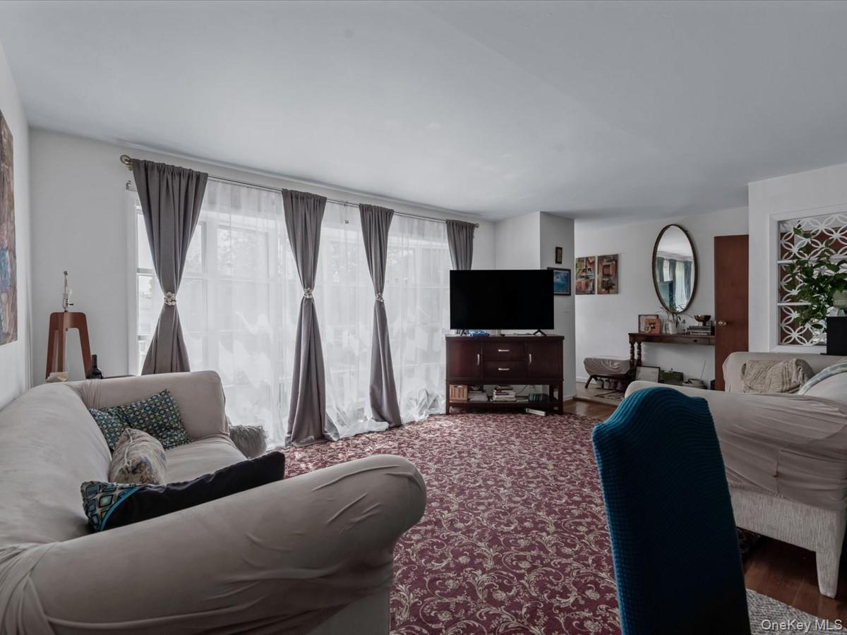 #4 photo, 243-17 72nd Avenue, クイーンズ区 Douglaston , NY 11362