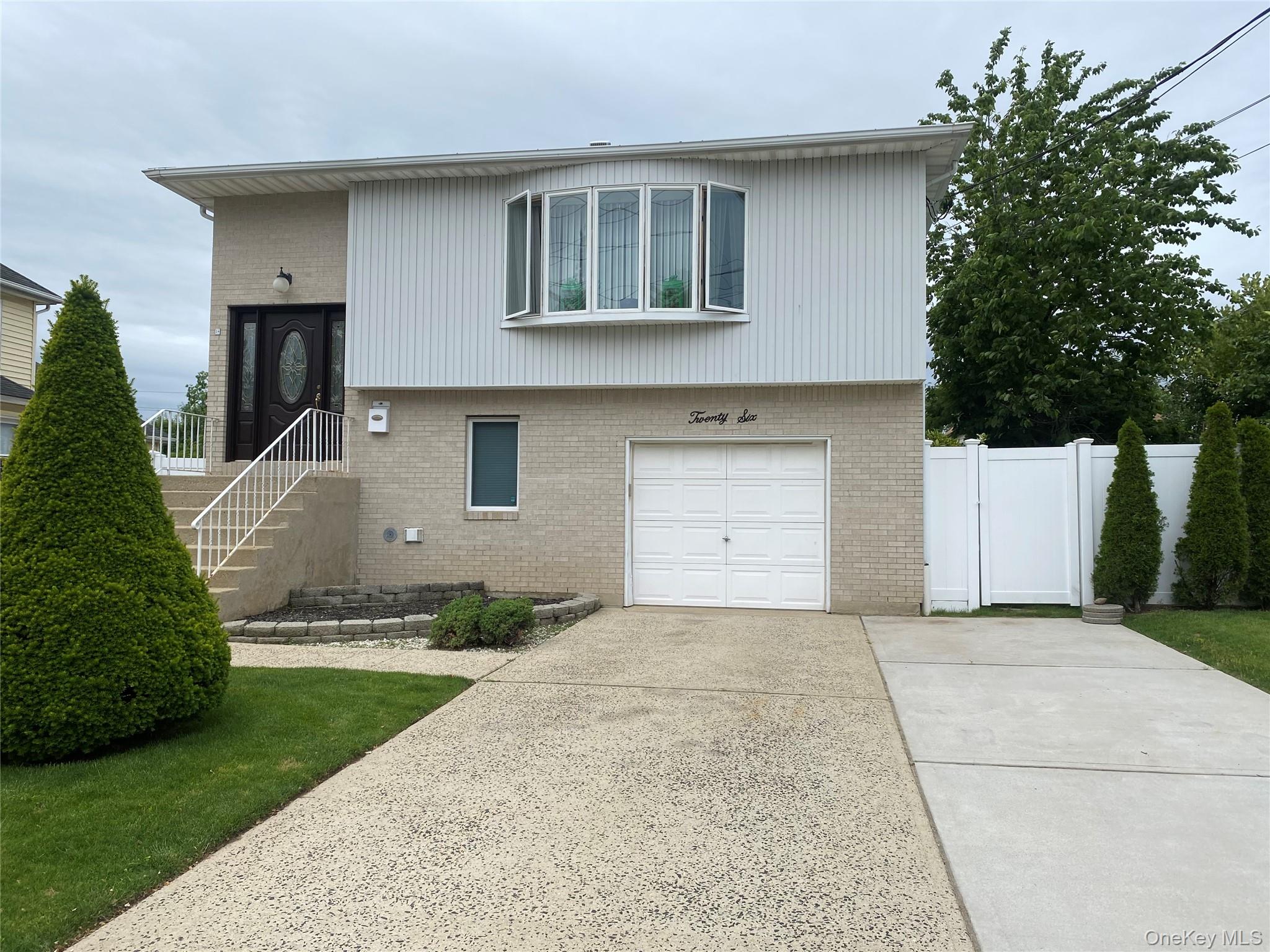 #1 photo, 26 Horton Avenue, नासाउ काउंटी Valley Stream , NY 11581