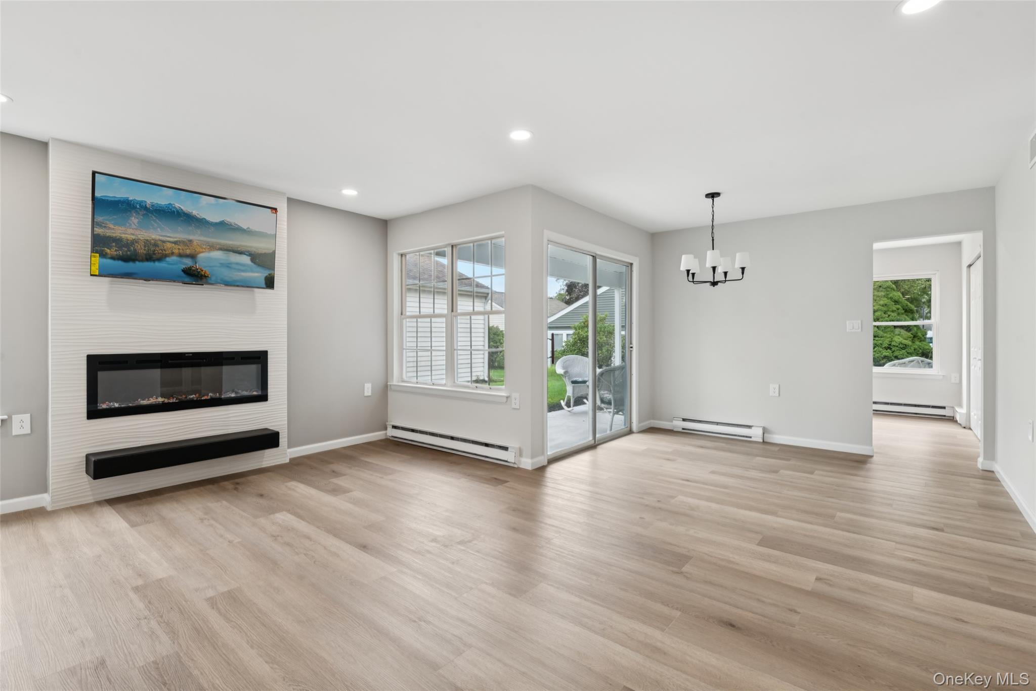 #4 photo, 147 Edinburgh Drive, サフォーク郡 Ridge , NY 11961