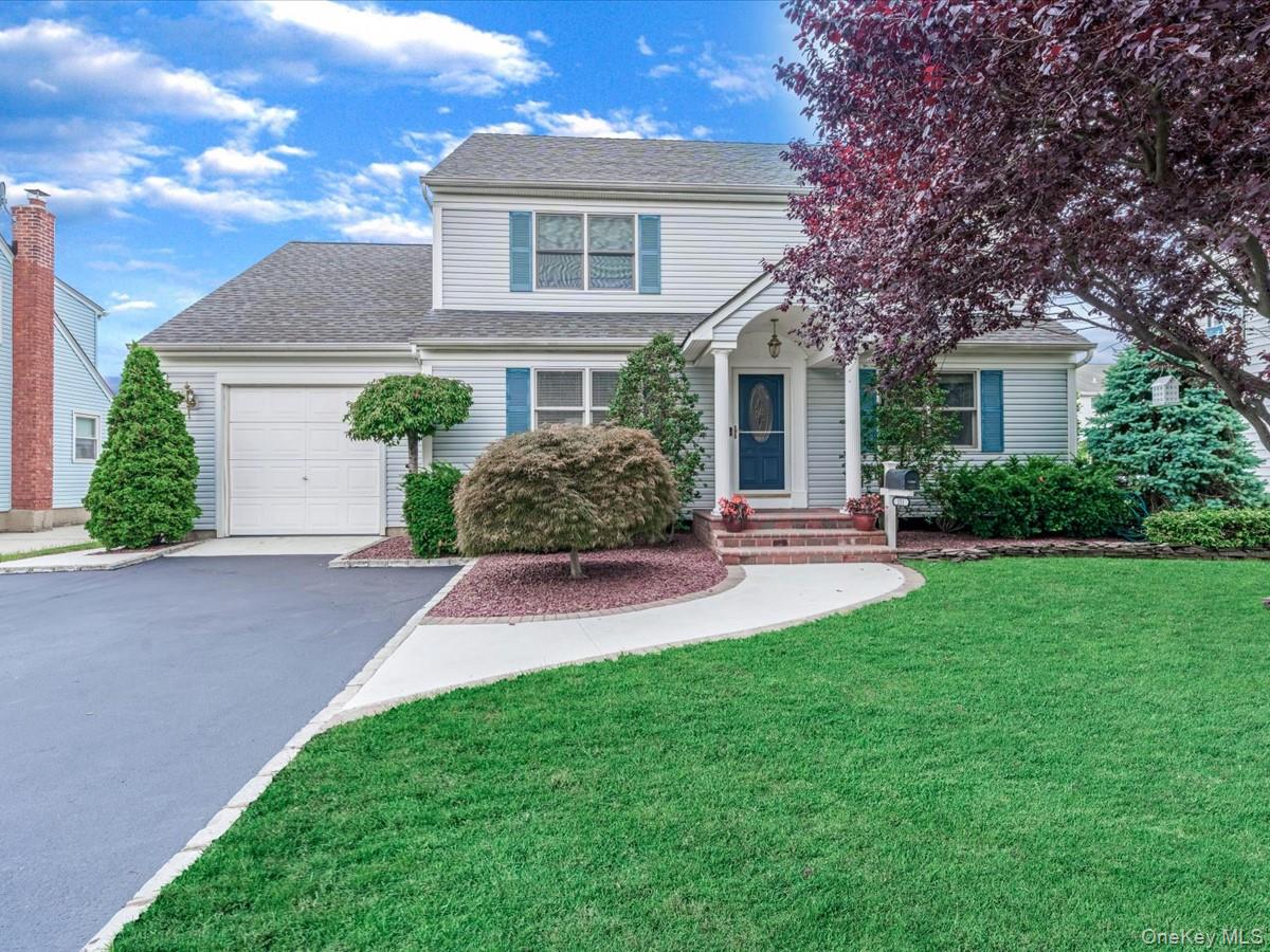 #1 photo, 151 Atlantic Avenue, नासाउ काउंटी Carle Place , NY 11514