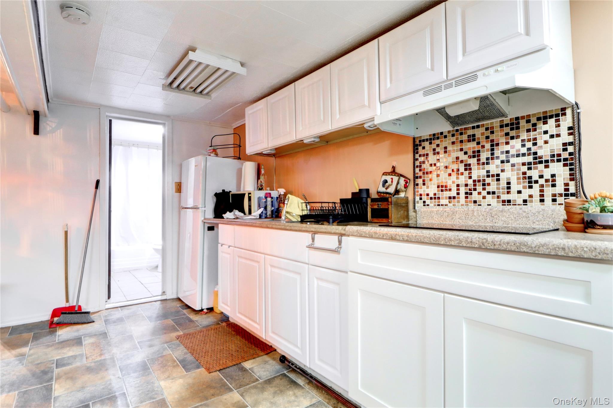 #12 photo, 6510 80th Avenue, クイーンズ区 Glendale , NY 11385