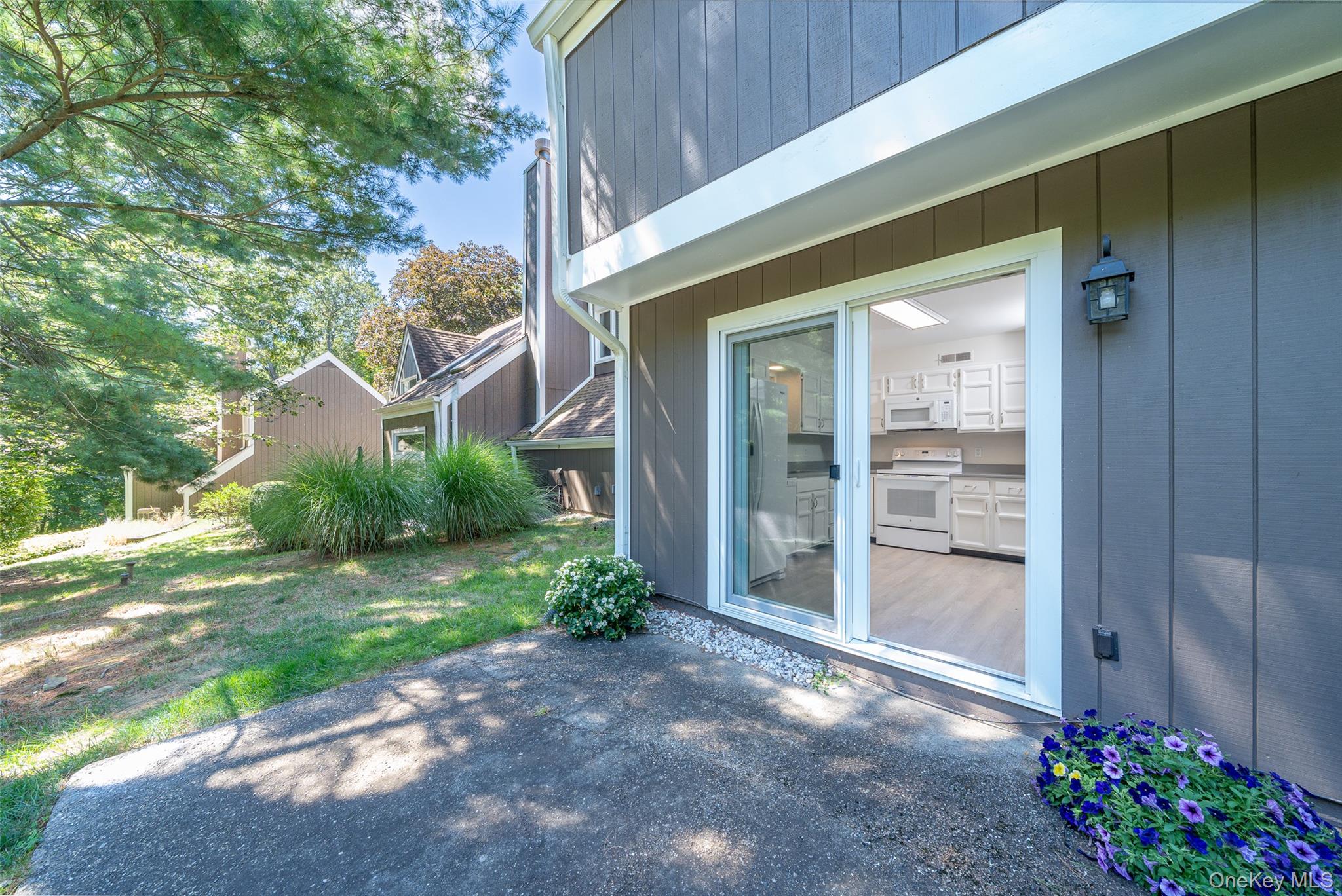 #20 photo, 10 Grove Mews, Chappaqua , NY 10514