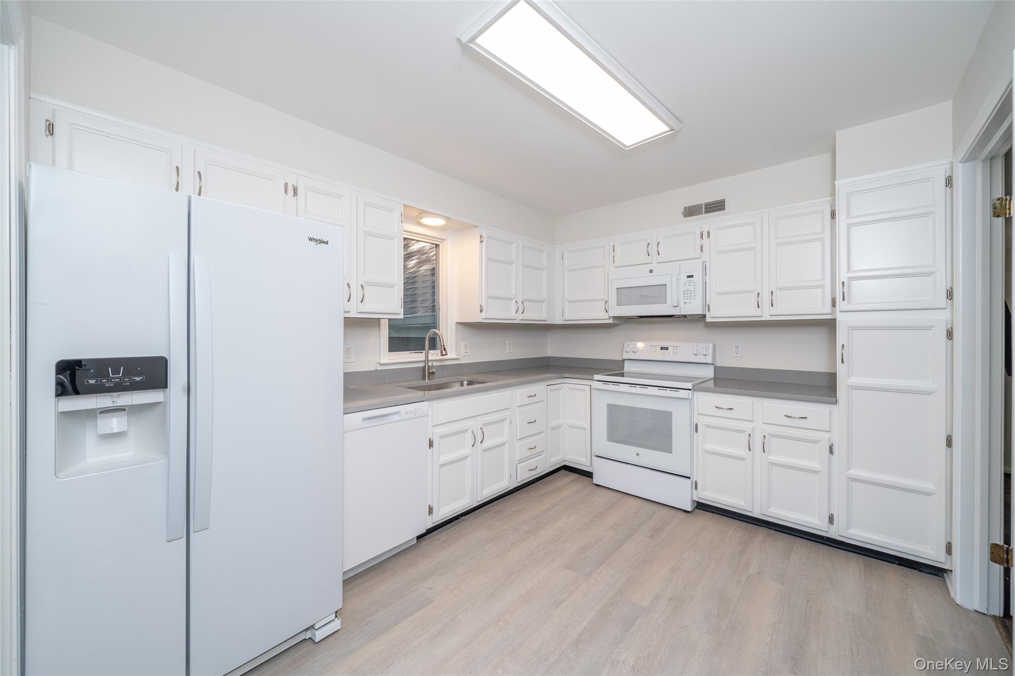 #6 photo, 10 Grove Mews, Chappaqua , NY 10514