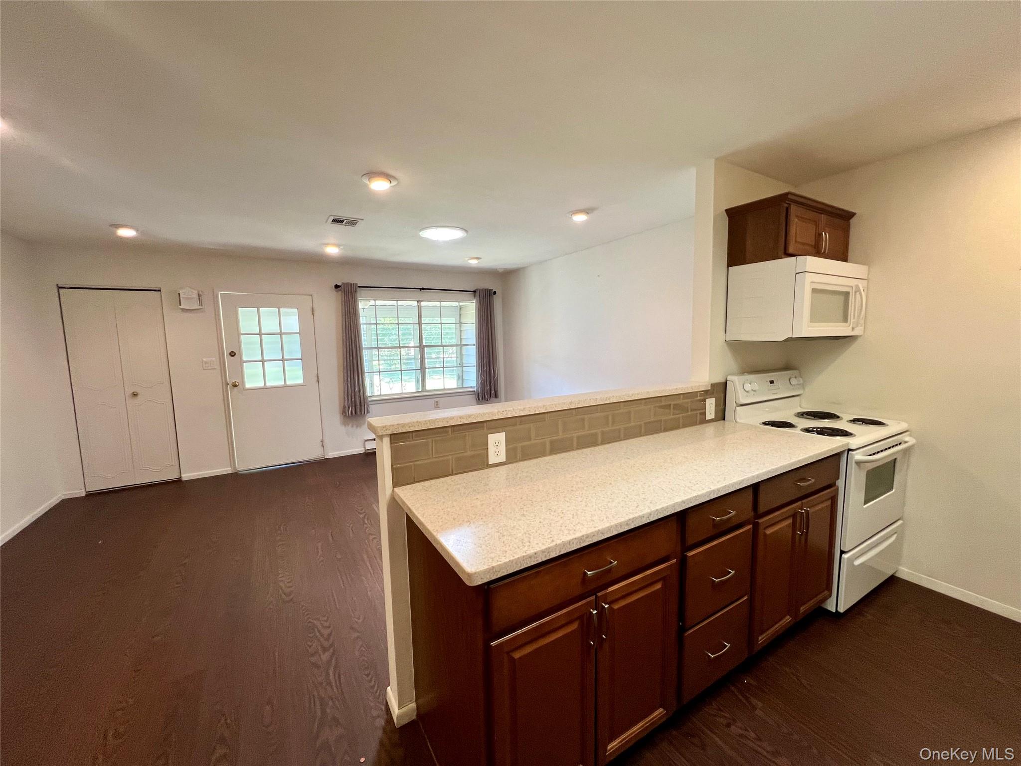 #8 photo, 171B Ventry Court, サフォーク郡 Ridge , NY 11961