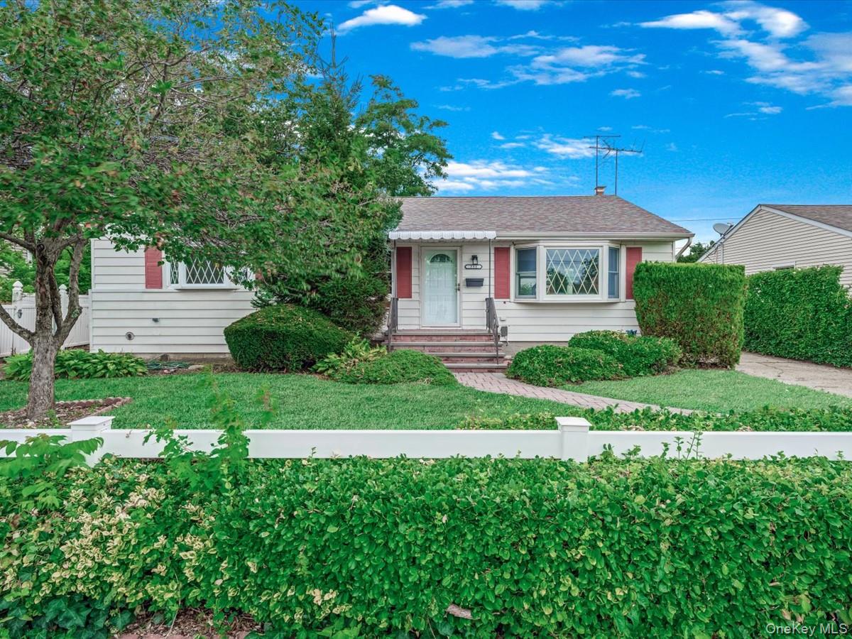 #1 photo, 233 Lee Avenue, ナッソー郡 Hicksville , NY 11801