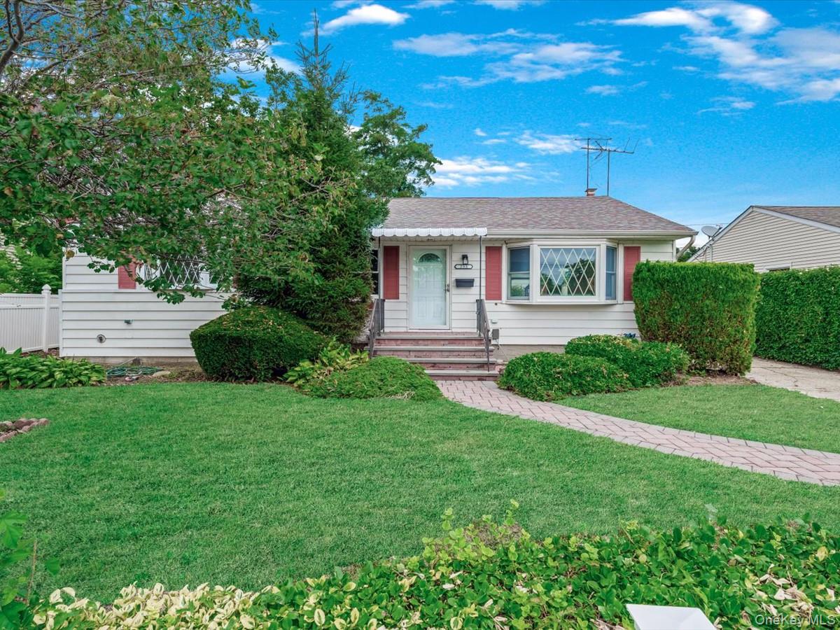 #2 photo, 233 Lee Avenue, ナッソー郡 Hicksville , NY 11801