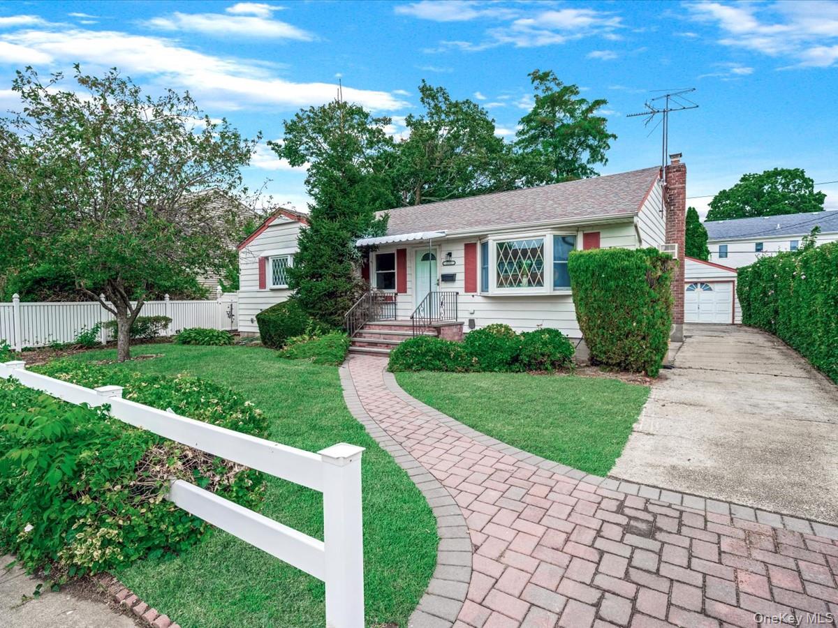 #3 photo, 233 Lee Avenue, ナッソー郡 Hicksville , NY 11801