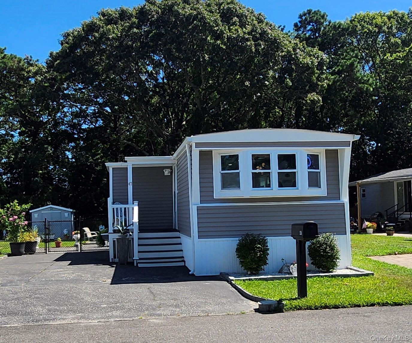 #1 photo, 47 Betsy Ross Dr, सफ़ोक काउंटी Bohemia , NY 11716