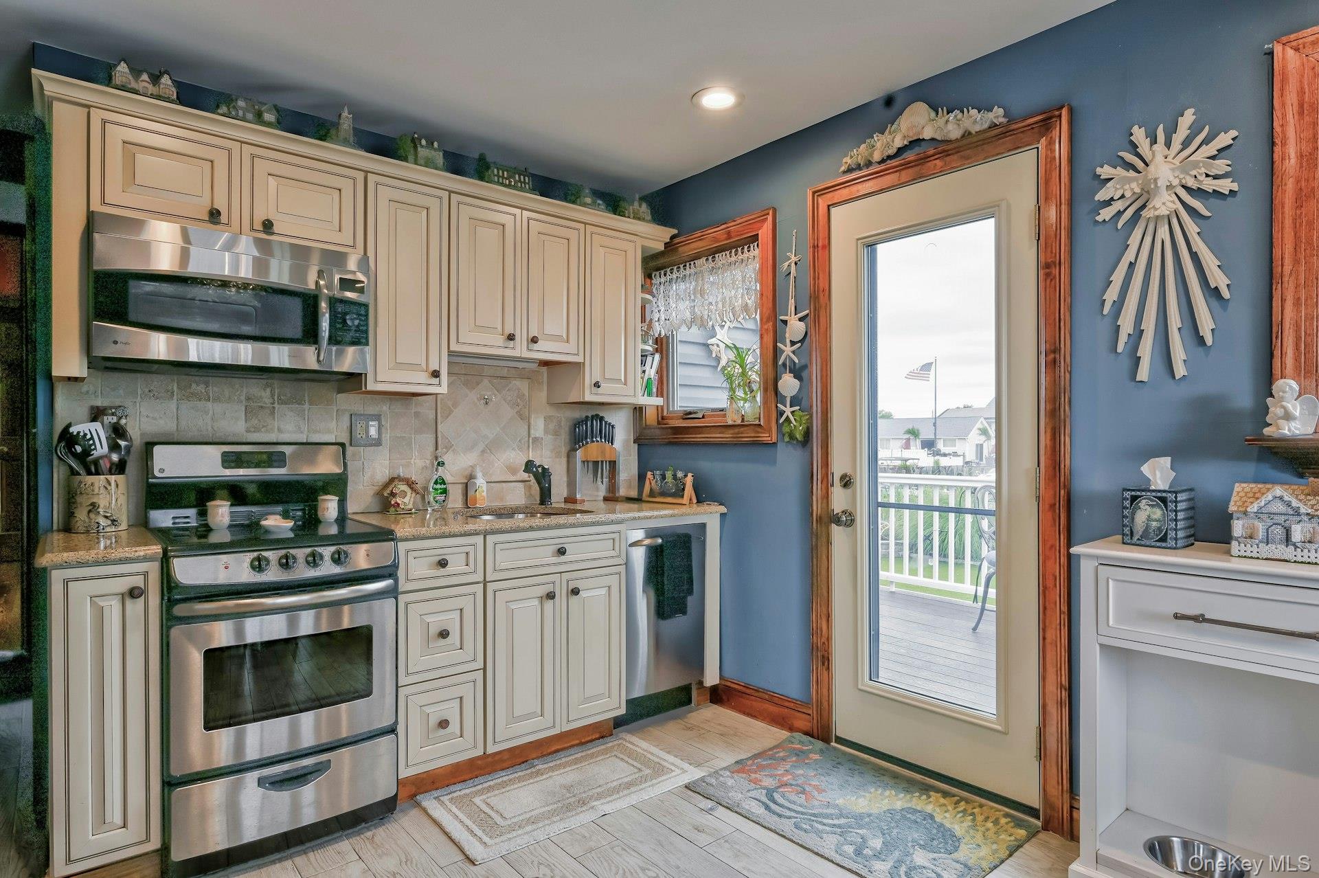 #11 photo, 2 Bayview Avenue, サフォーク郡 Lindenhurst , NY 11757