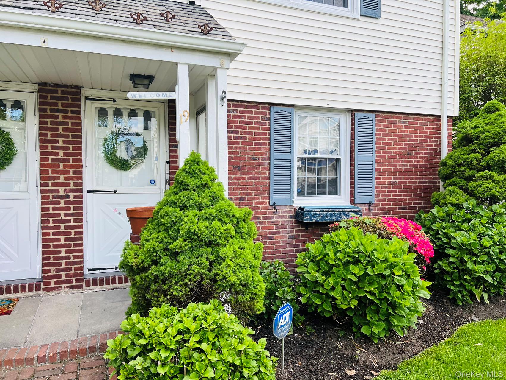 #1 photo, 19 Travers Street, Manhasset , NY 11030