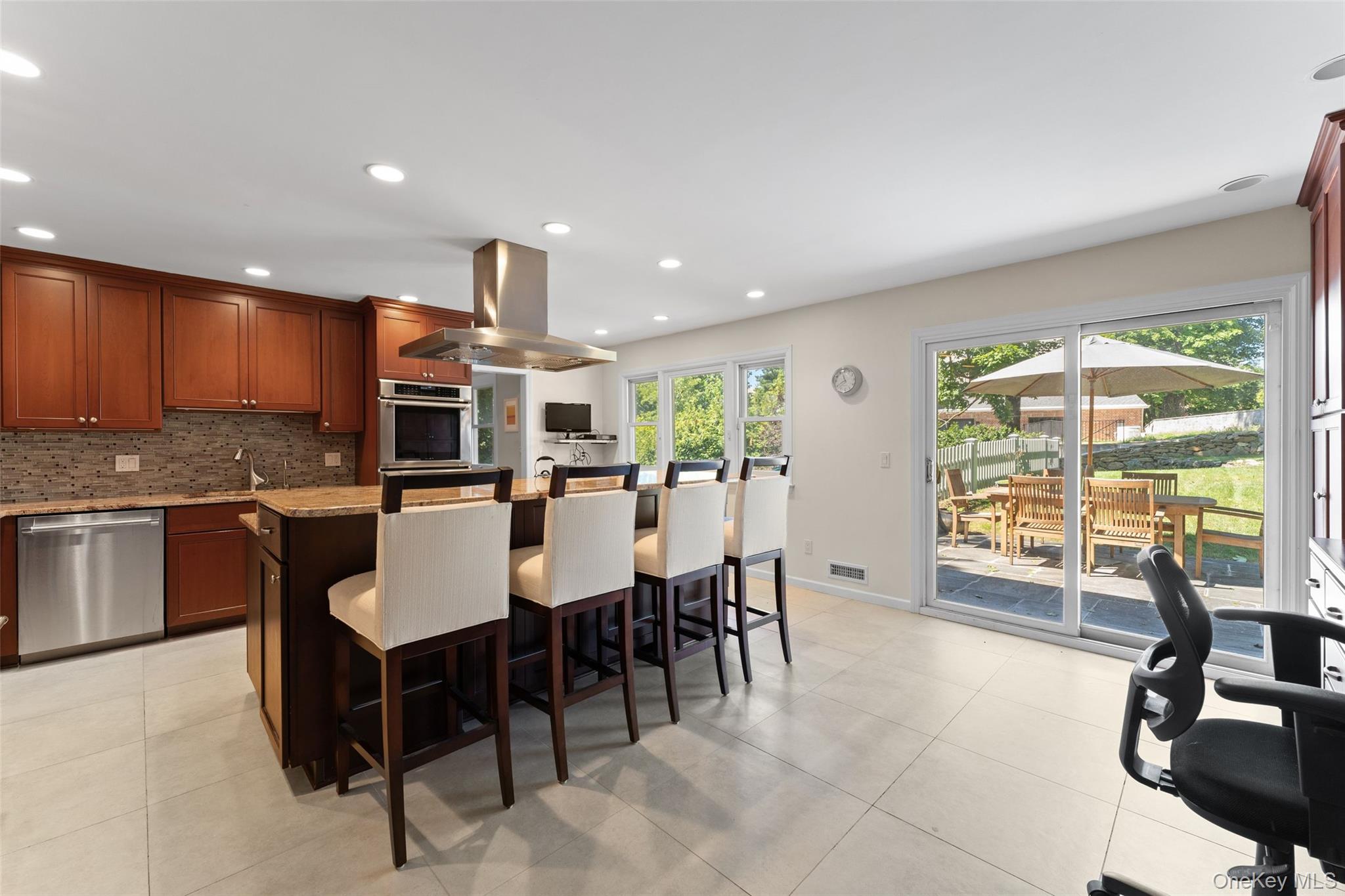 #12 photo, 114 Oxford Road, New Rochelle , NY 10804