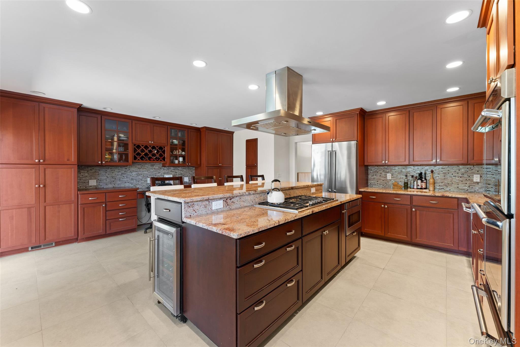 #7 photo, 114 Oxford Road, New Rochelle , NY 10804