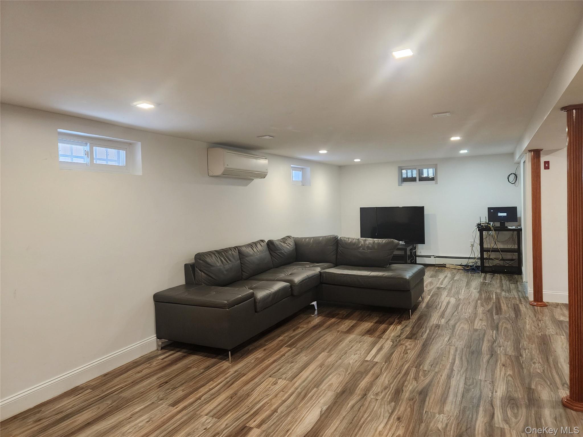 #14 photo, 8132 252nd Street, クイーンズ区 Bellerose , NY 11426