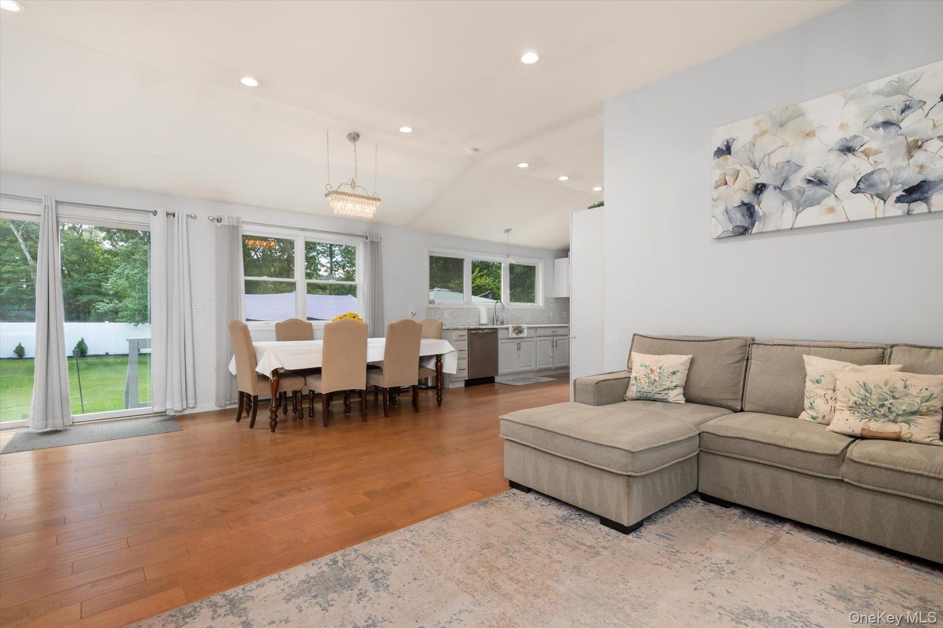 #4 photo, 68 Crestwood Drive, サフォーク郡 Shirley , NY 11967