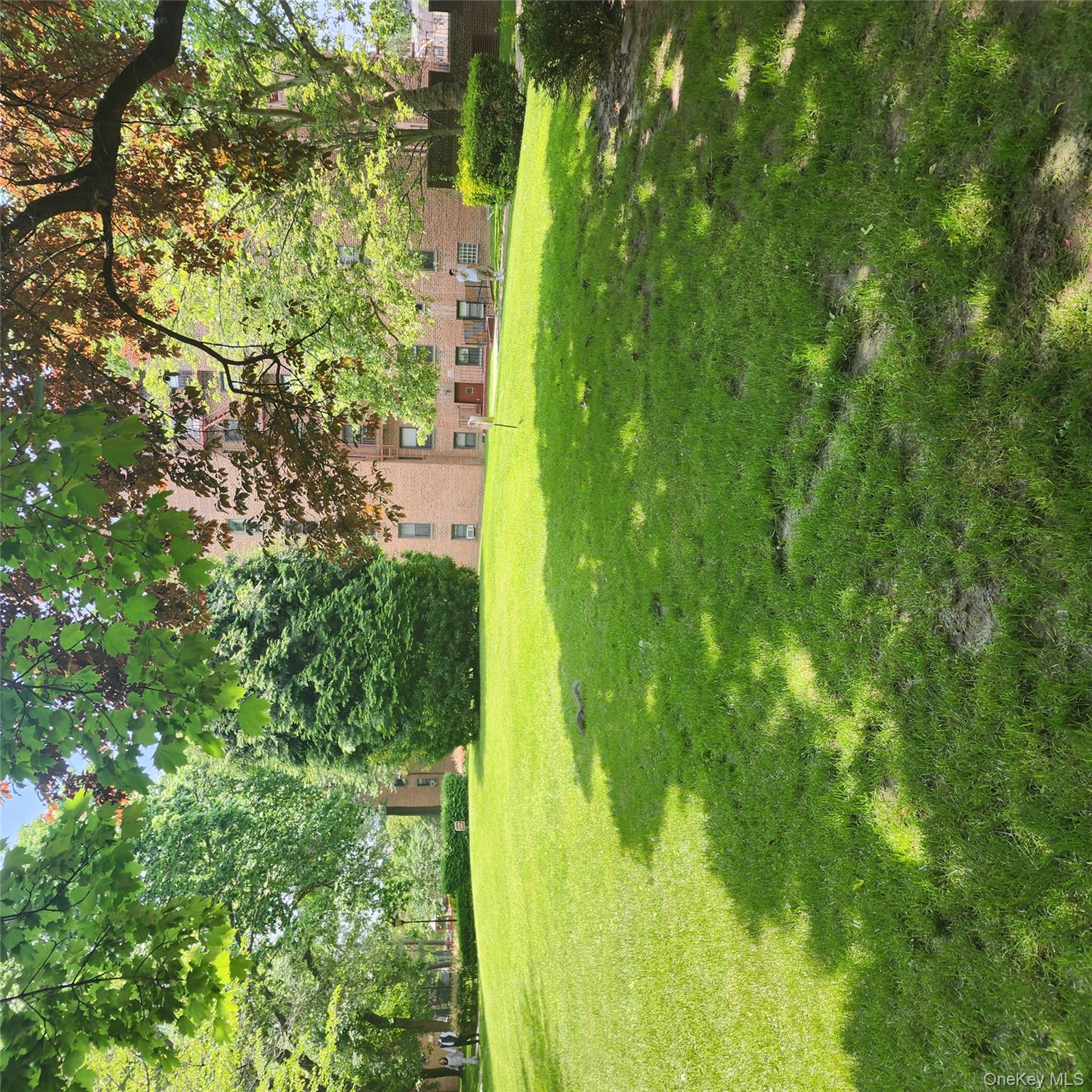 #2 photo, 150-25 72 Road, クイーンズ区 Kew Garden Hills , NY 11367