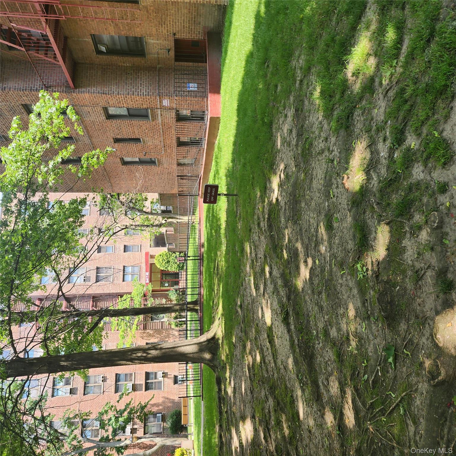 #4 photo, 150-25 72 Road, クイーンズ区 Kew Garden Hills , NY 11367