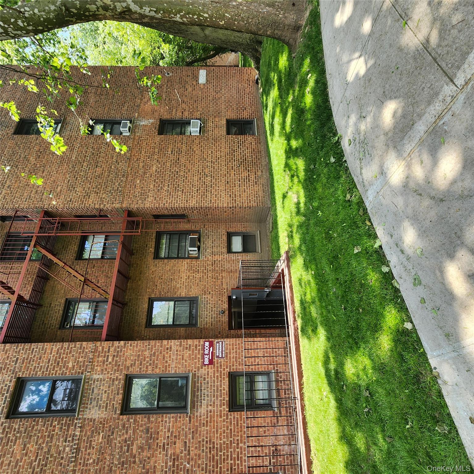 #5 photo, 150-25 72 Road, クイーンズ区 Kew Garden Hills , NY 11367