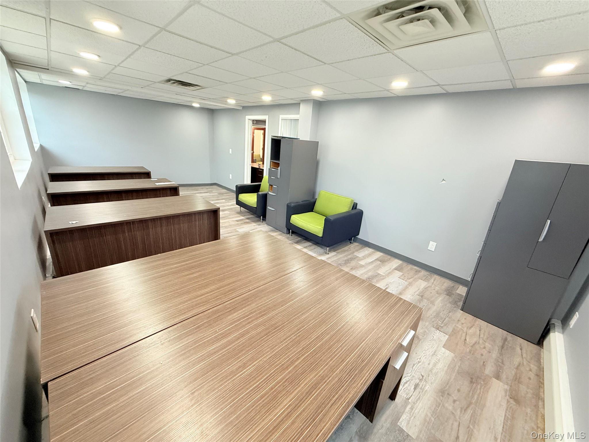 #13 photo, 80 E Old Country Road, ナッソー郡 Mineola , NY 11501