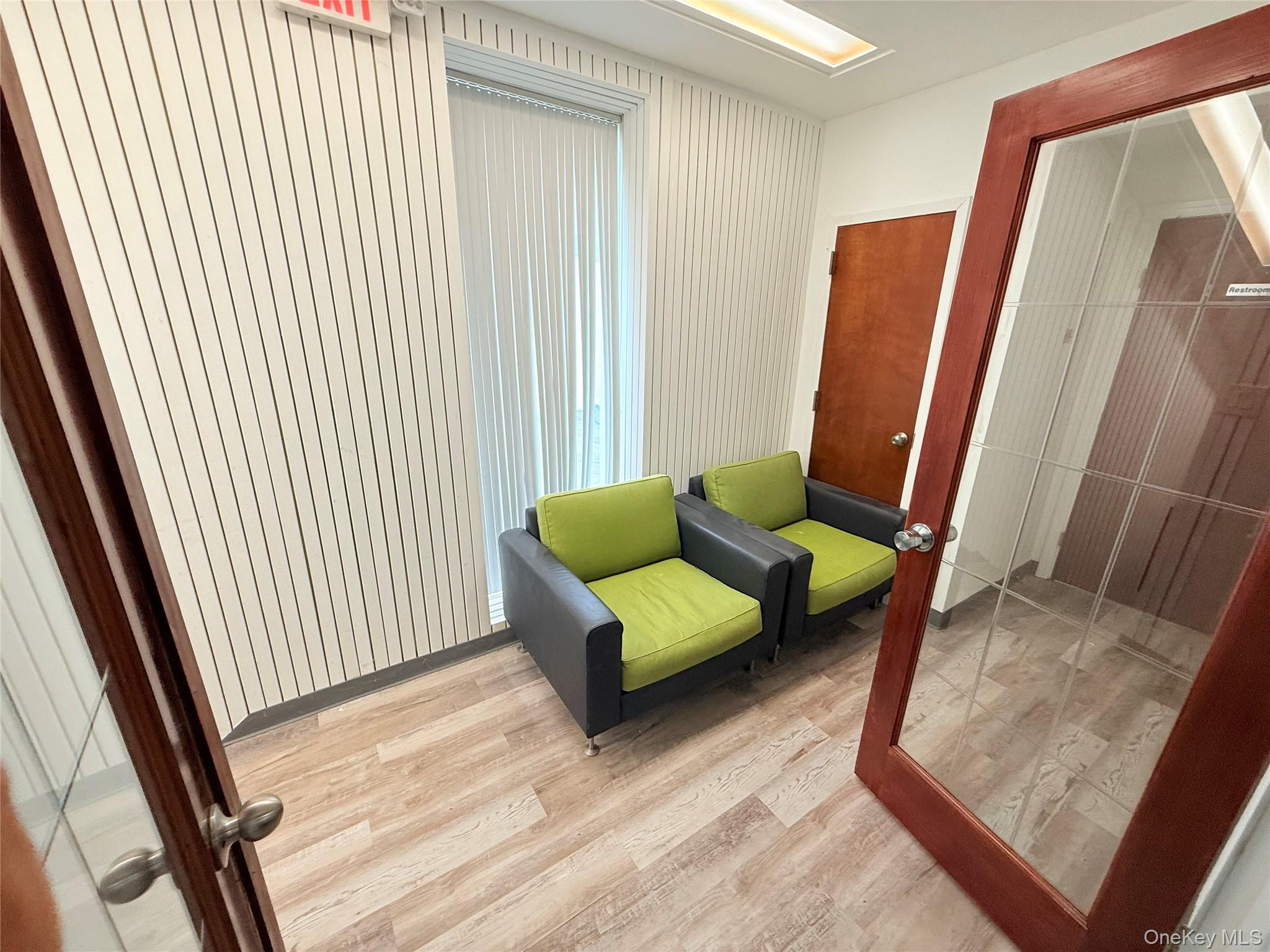 #14 photo, 80 E Old Country Road, ナッソー郡 Mineola , NY 11501