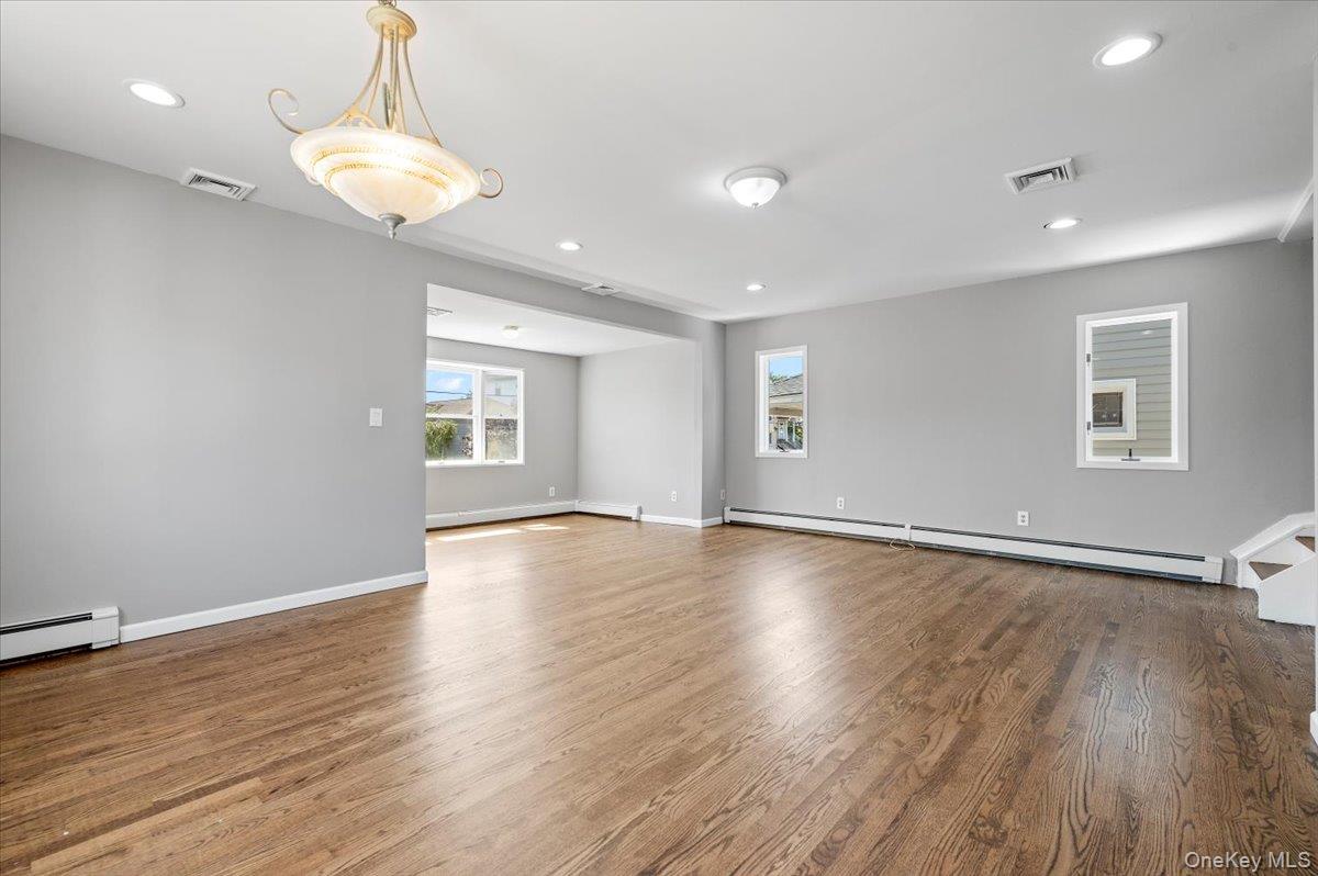 #12 photo, 10 Dart Street, ナッソー郡 East Rockaway , NY 11518