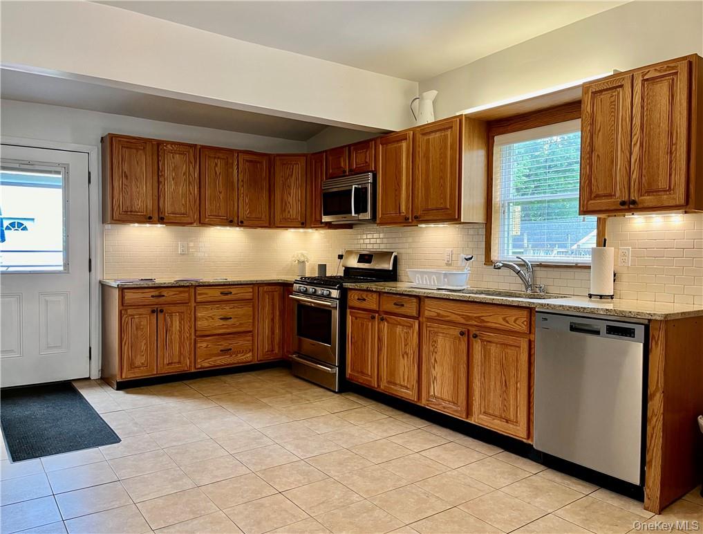 #6 photo, 6 Cottage Street, Warwick , NY 10990