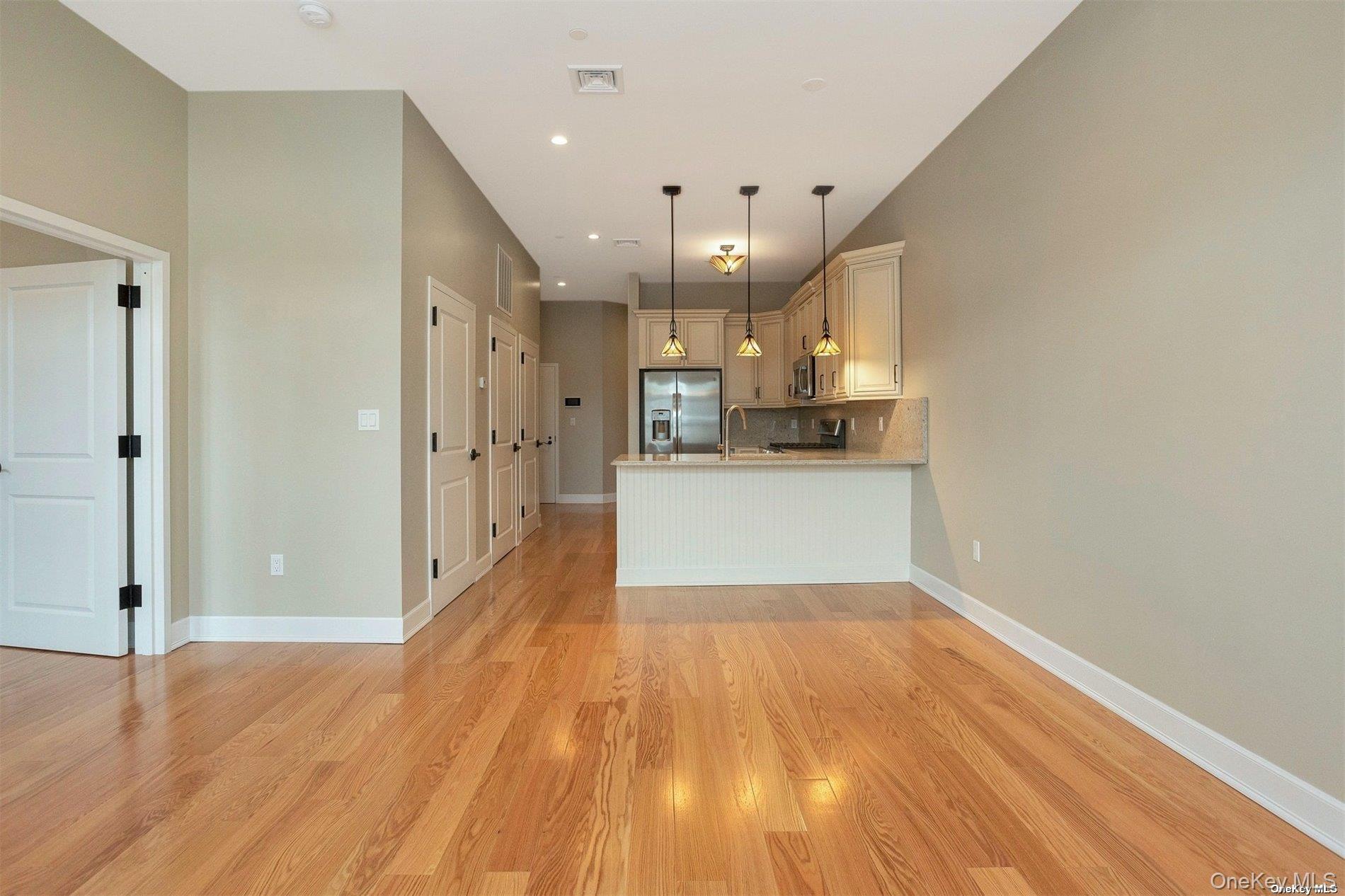 #11 photo, 10 Wall Street, サフォーク郡 Huntington , NY 11743