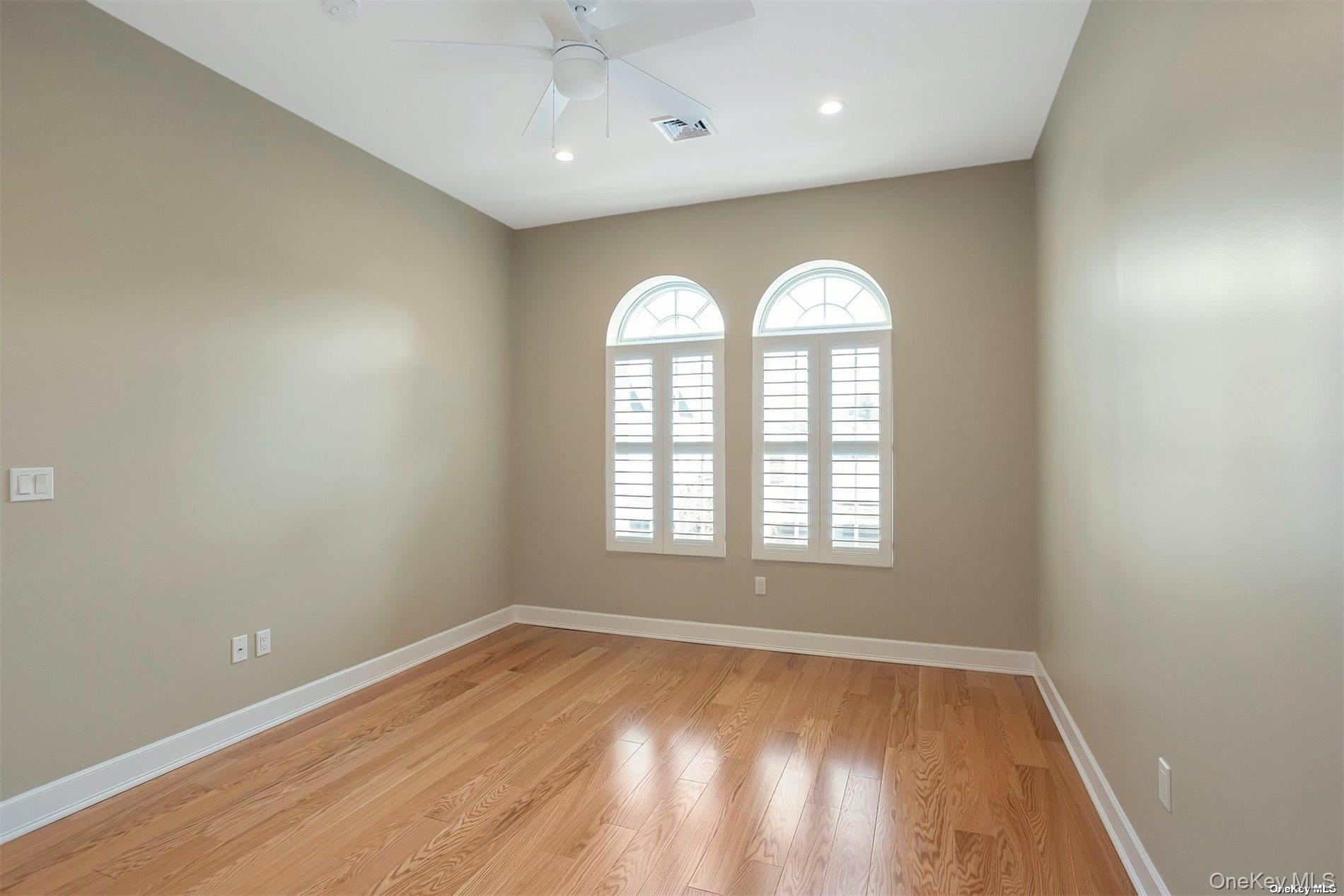 #15 photo, 10 Wall Street, サフォーク郡 Huntington , NY 11743