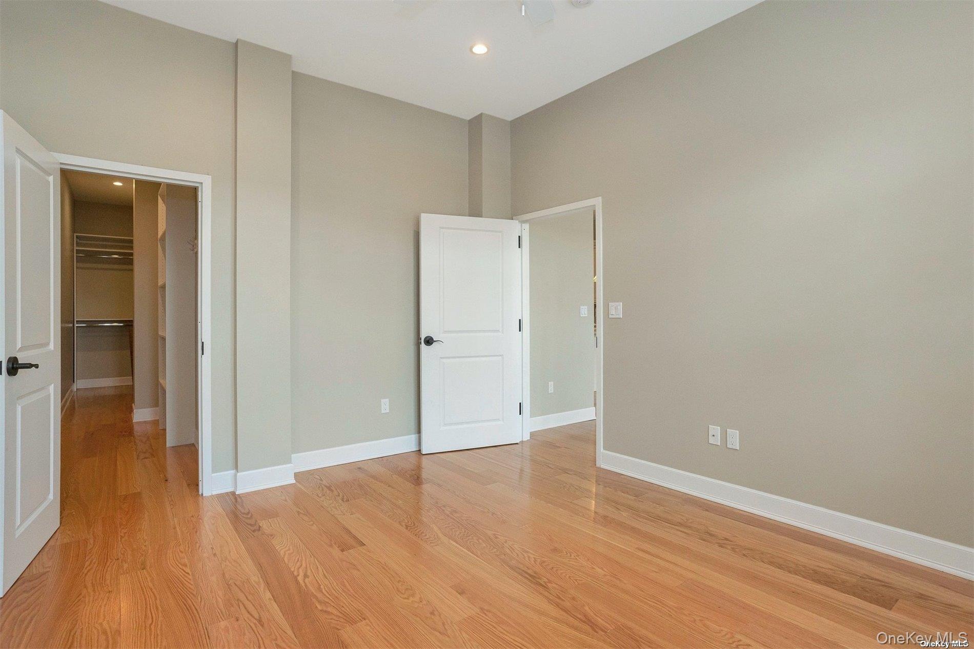 #18 photo, 10 Wall Street, サフォーク郡 Huntington , NY 11743