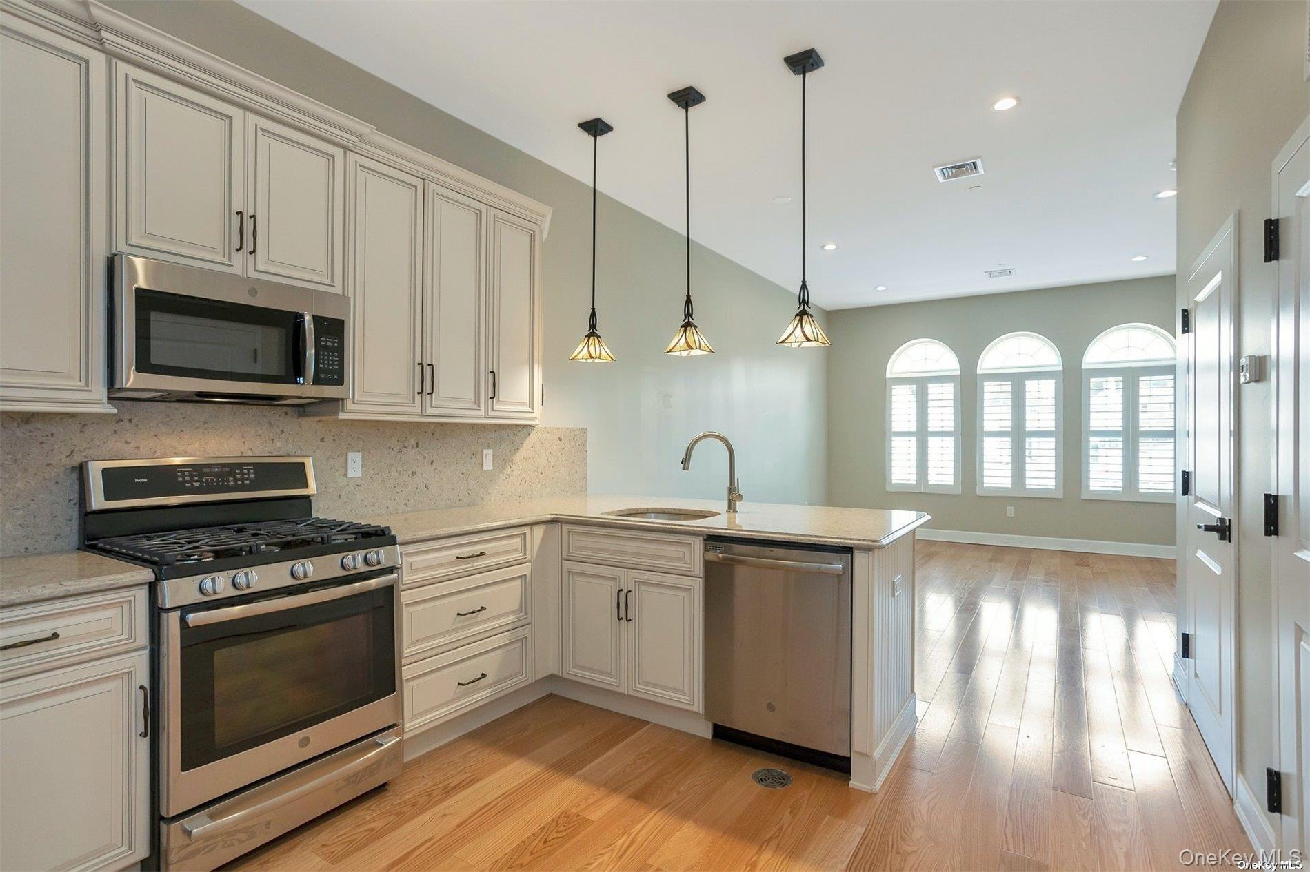 #2 photo, 10 Wall Street, サフォーク郡 Huntington , NY 11743