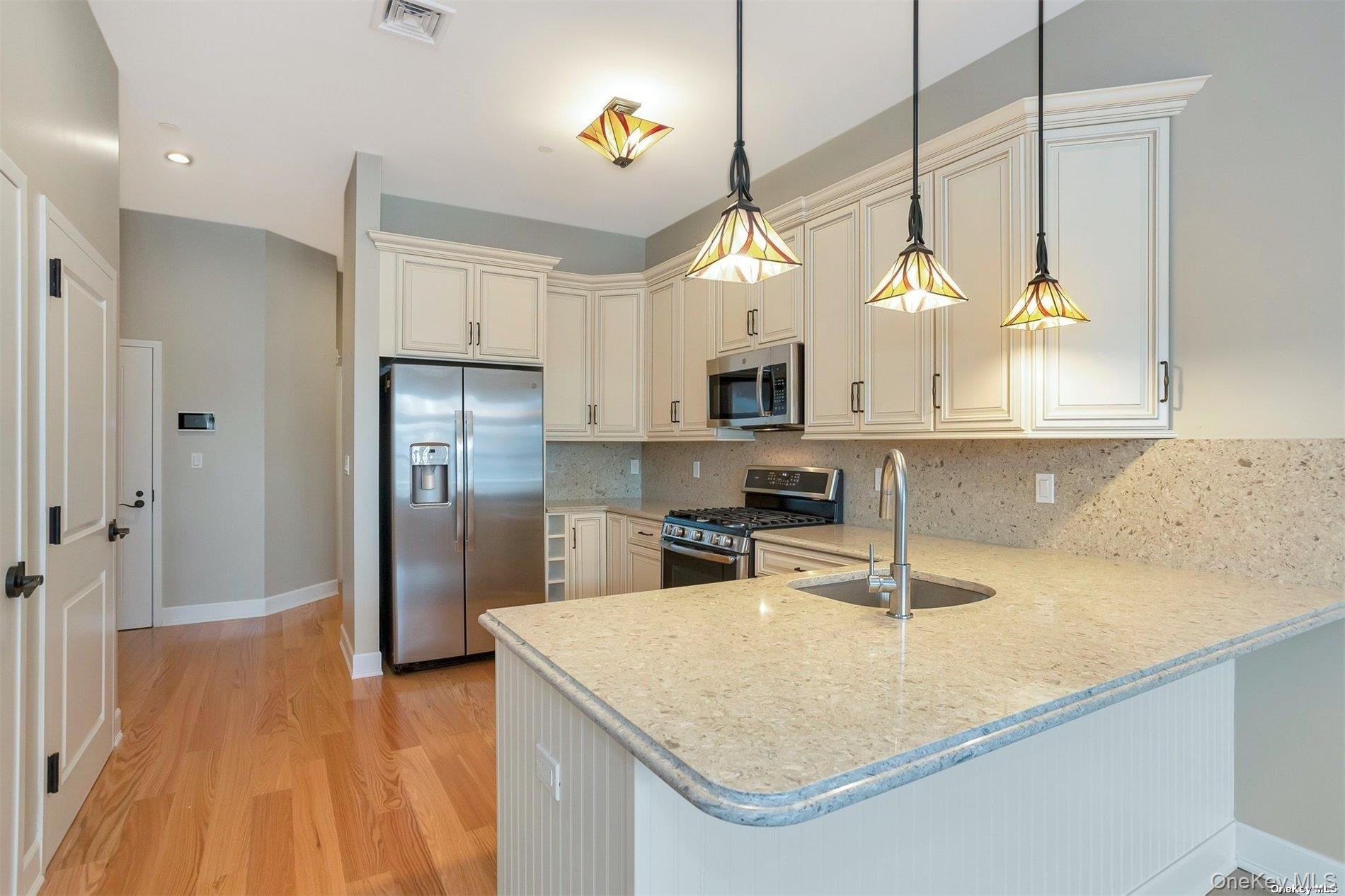 #3 photo, 10 Wall Street, サフォーク郡 Huntington , NY 11743