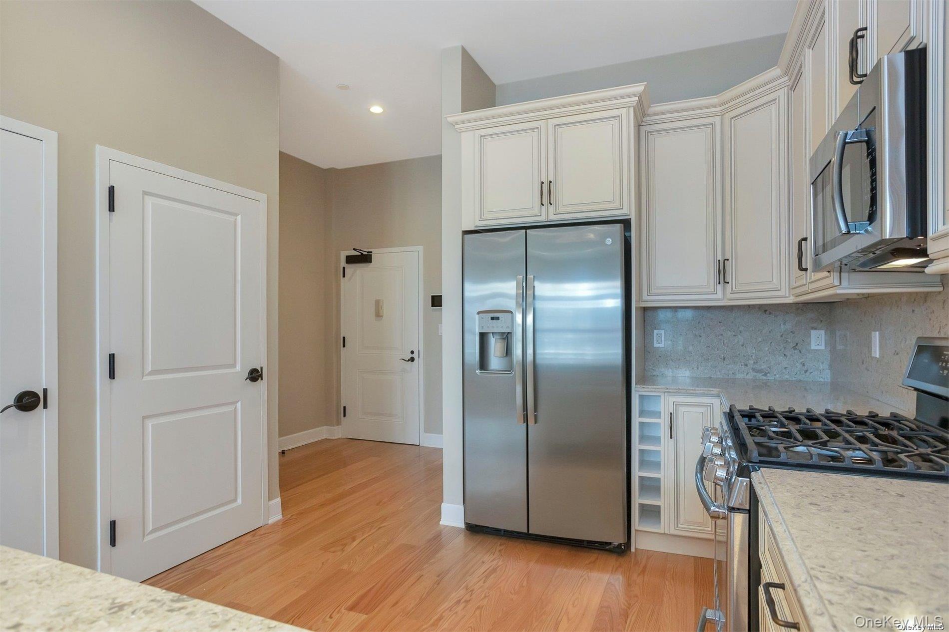 #6 photo, 10 Wall Street, サフォーク郡 Huntington , NY 11743