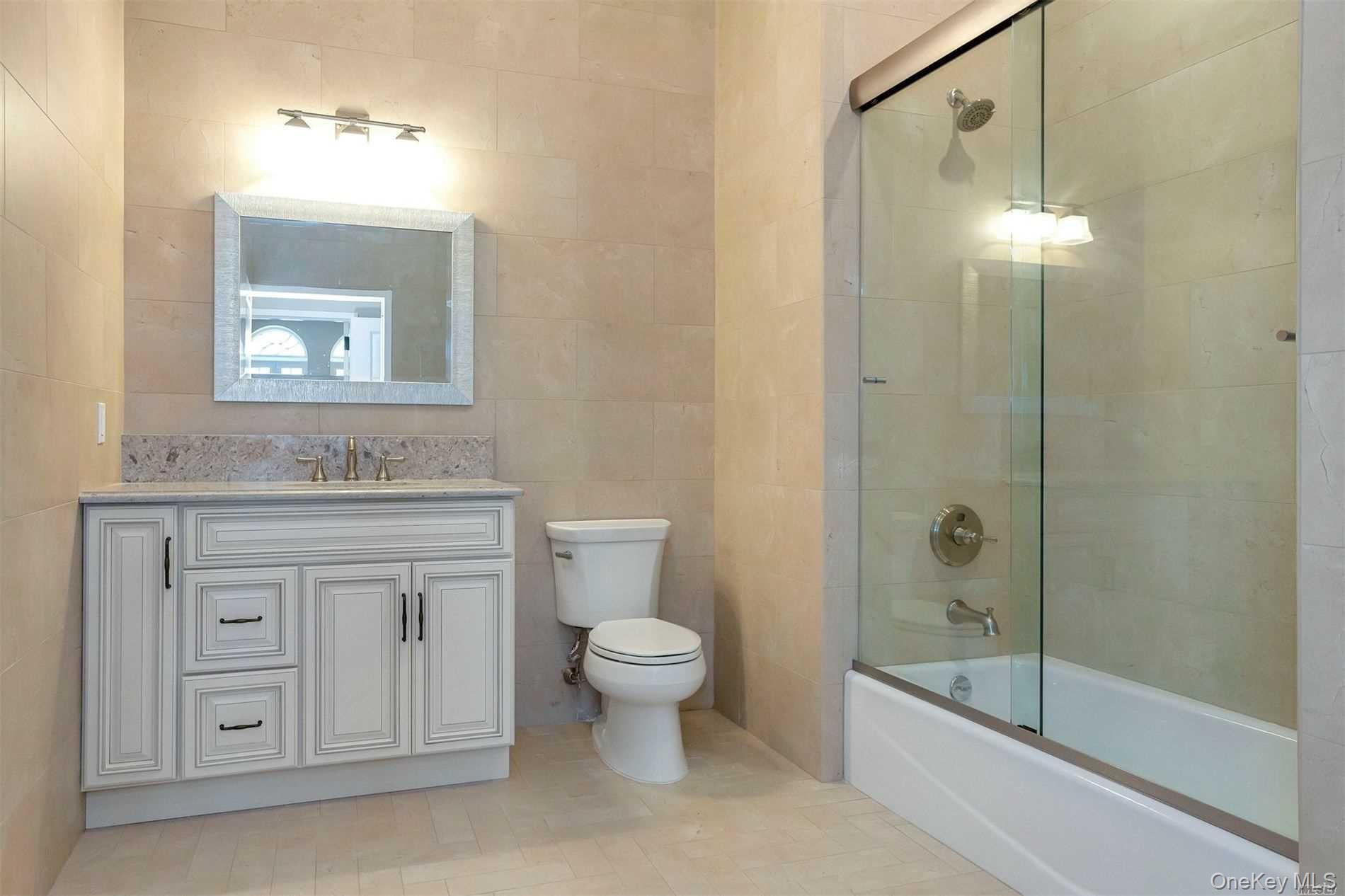 #13 photo, 10 Wall Street, サフォーク郡 Huntington , NY 11743