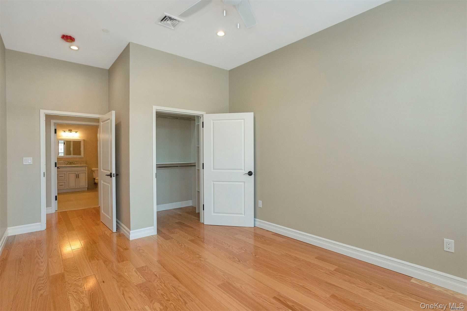 #15 photo, 10 Wall Street, サフォーク郡 Huntington , NY 11743