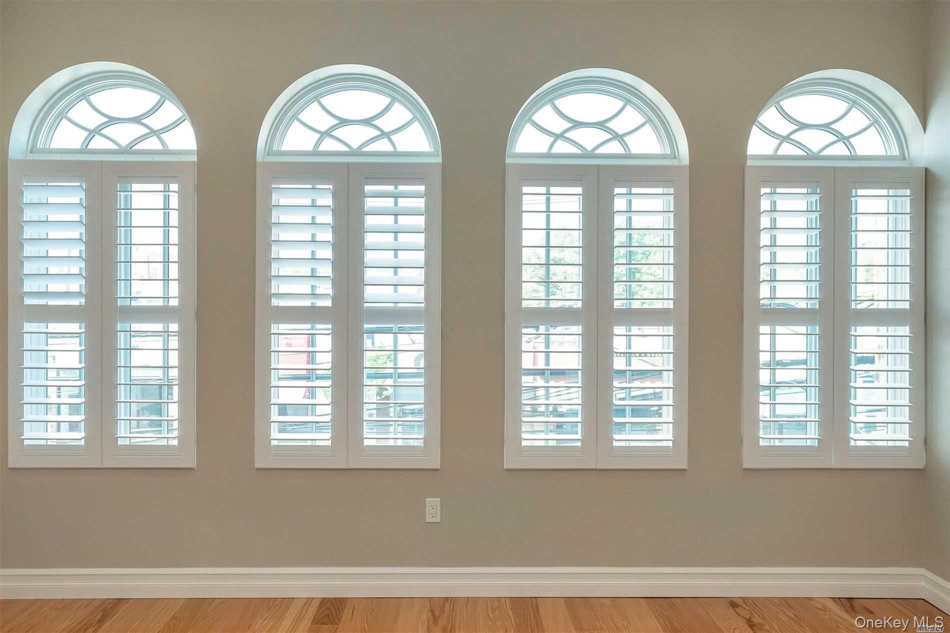 #6 photo, 10 Wall Street, サフォーク郡 Huntington , NY 11743