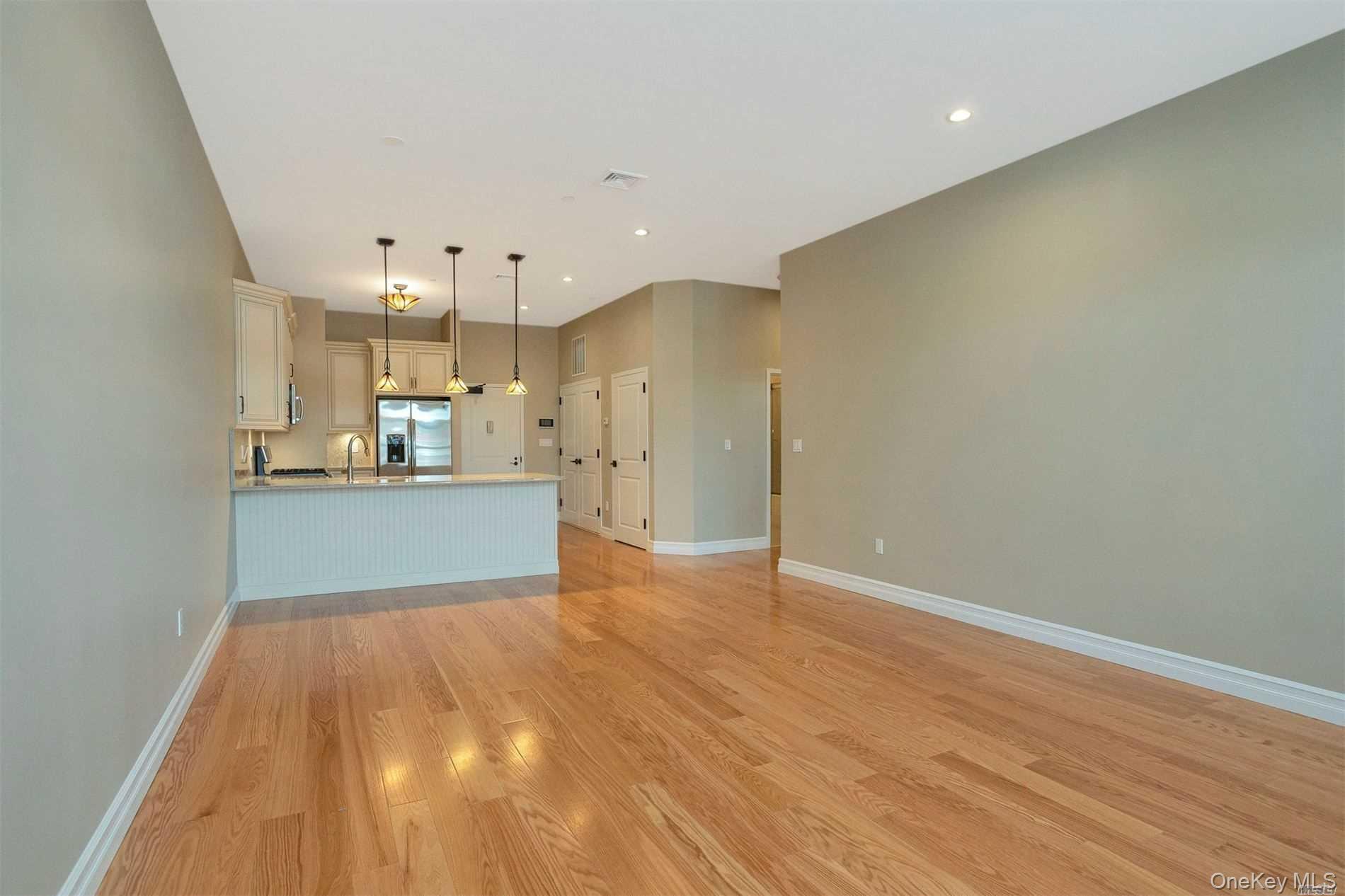 #9 photo, 10 Wall Street, サフォーク郡 Huntington , NY 11743