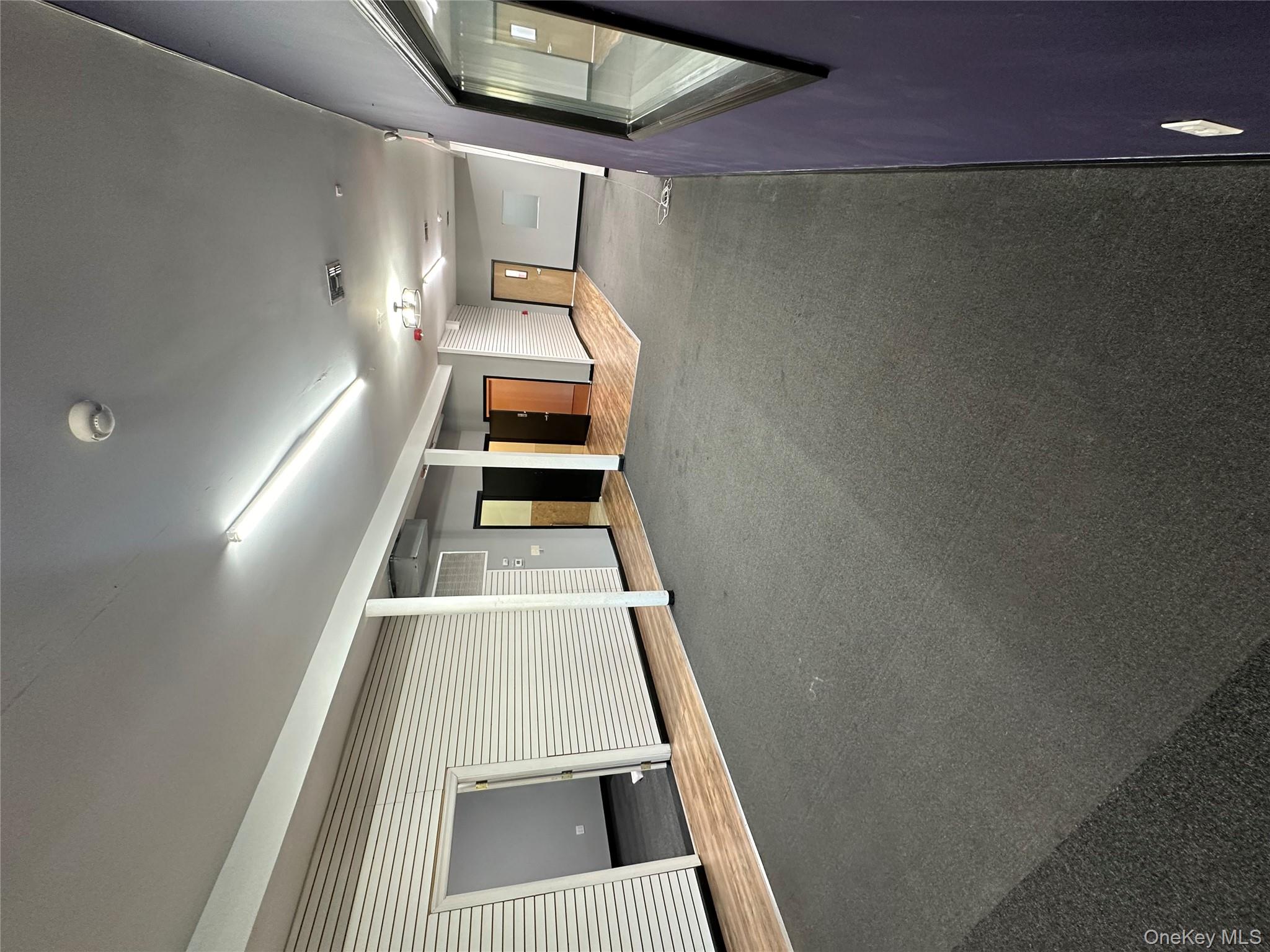 #3 photo, 202 Merrick Road, ナッソー郡 Rockville Centre , NY 11570