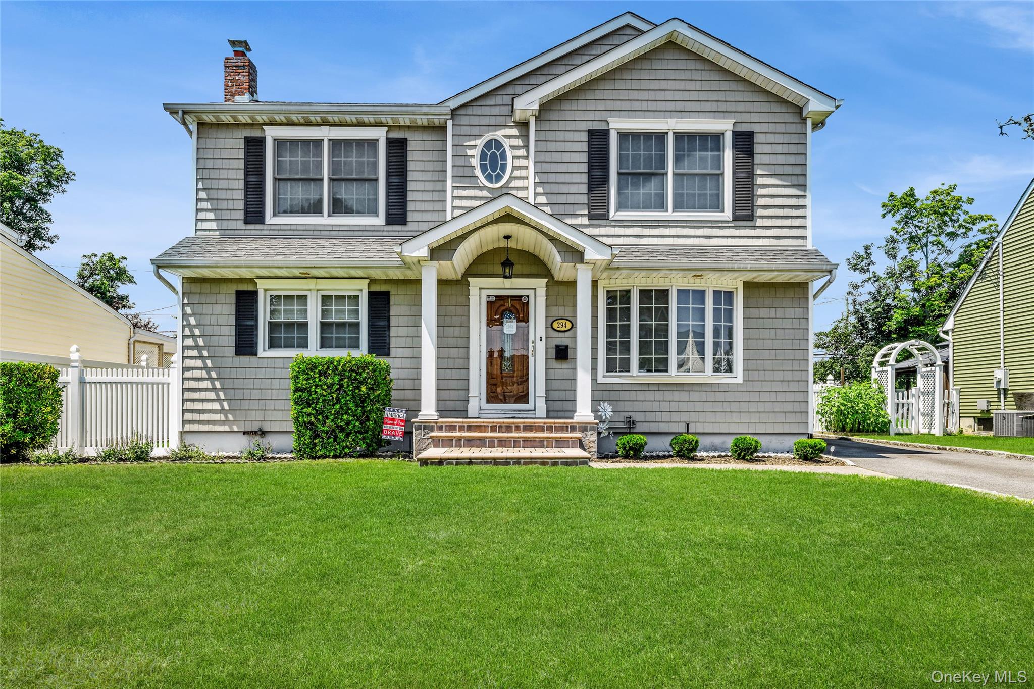 #1 photo, 294 Swansdowne Drive, नासाउ काउंटी Seaford , NY 11783