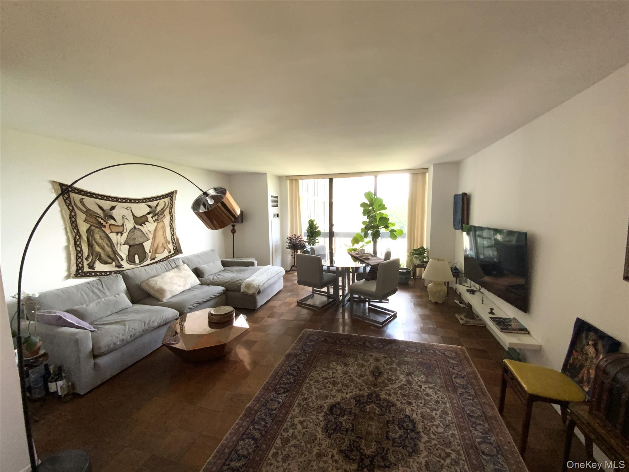 #2 photo, 27110 Grand Central Parkway, クイーンズ区 Floral Park , NY 11005