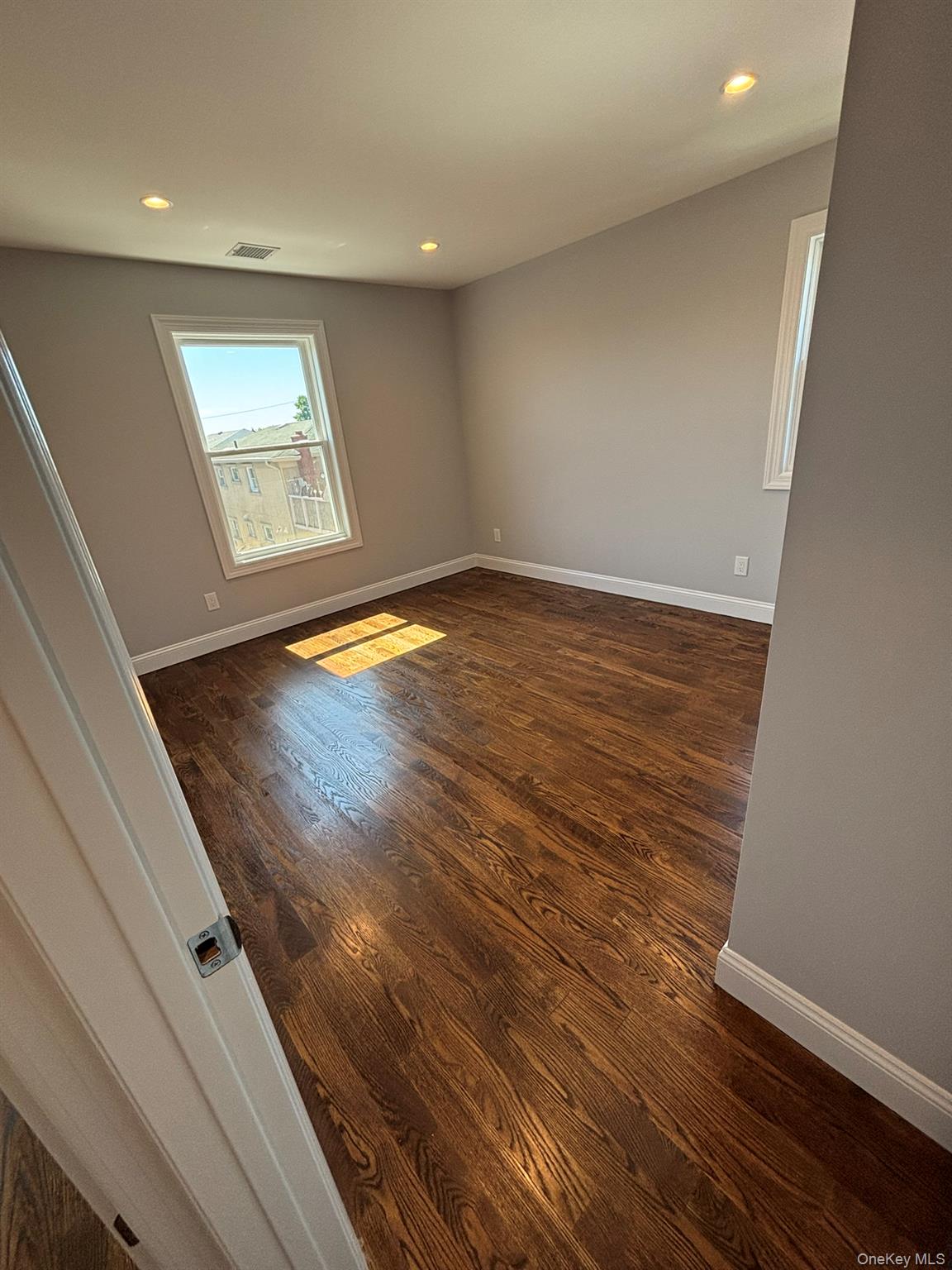 #13 photo, 3 Garfield Place, サフォーク郡 Lindenhurst , NY 11757