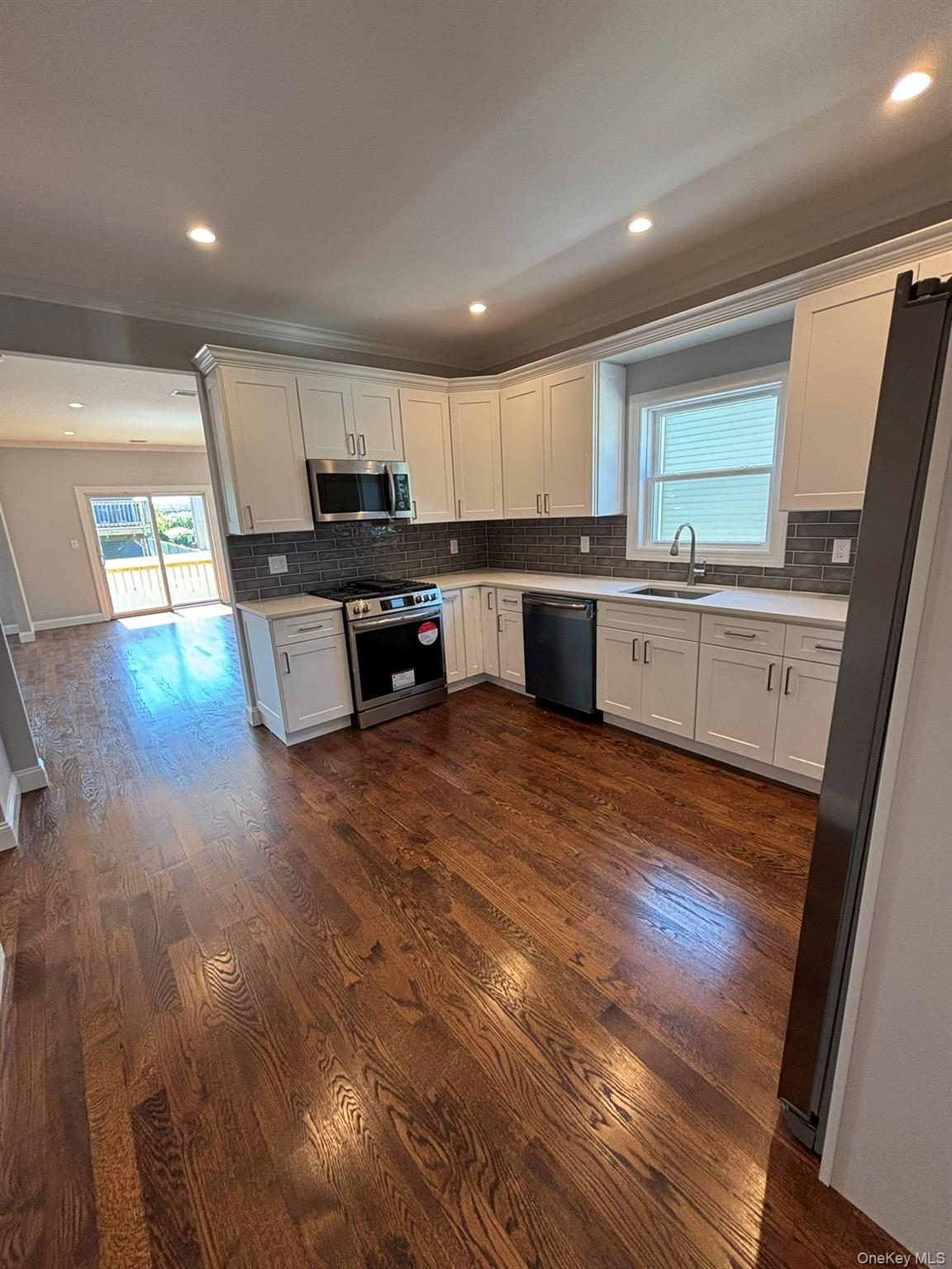 #4 photo, 3 Garfield Place, サフォーク郡 Lindenhurst , NY 11757