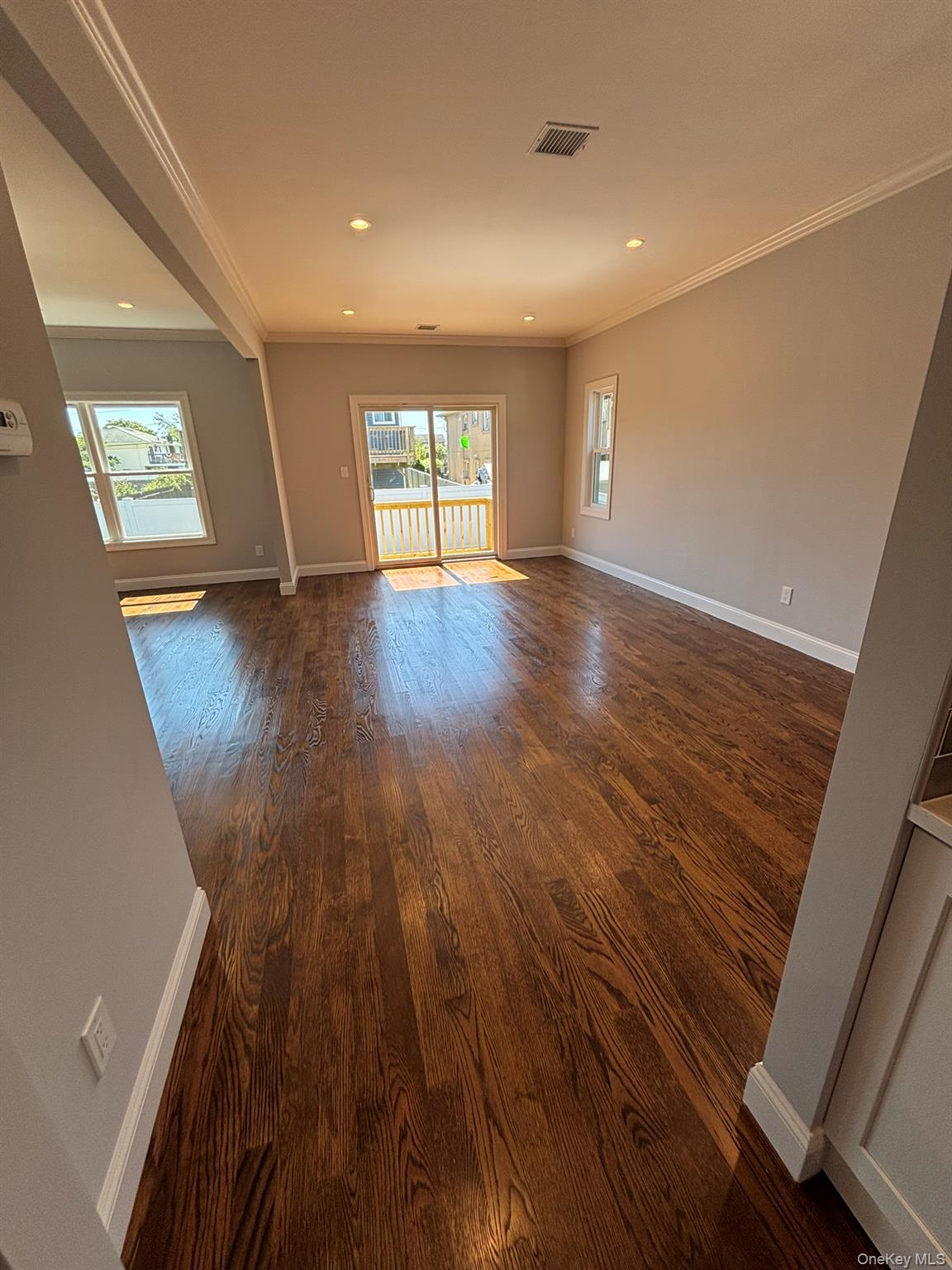 #6 photo, 3 Garfield Place, サフォーク郡 Lindenhurst , NY 11757