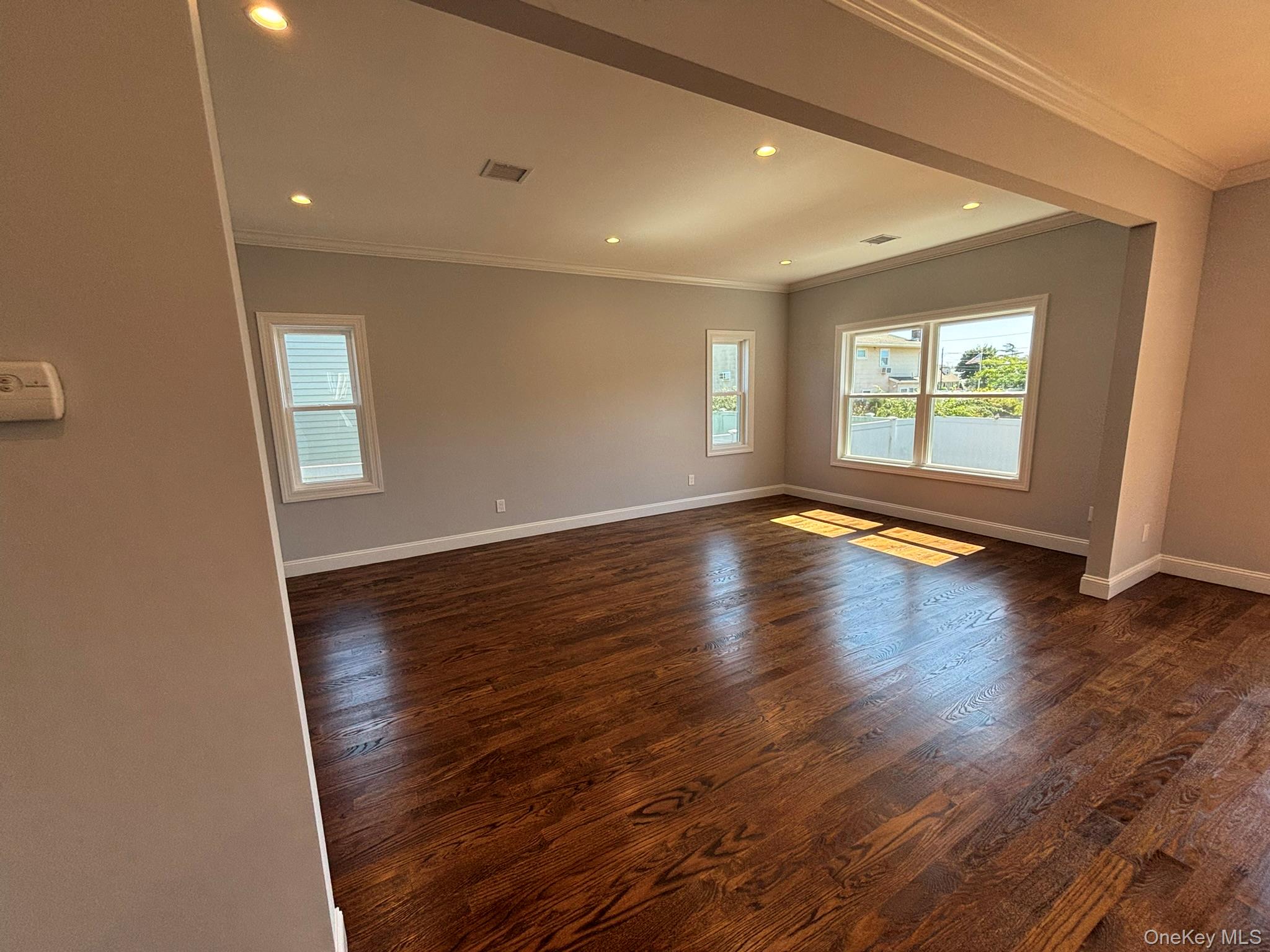 #7 photo, 3 Garfield Place, サフォーク郡 Lindenhurst , NY 11757