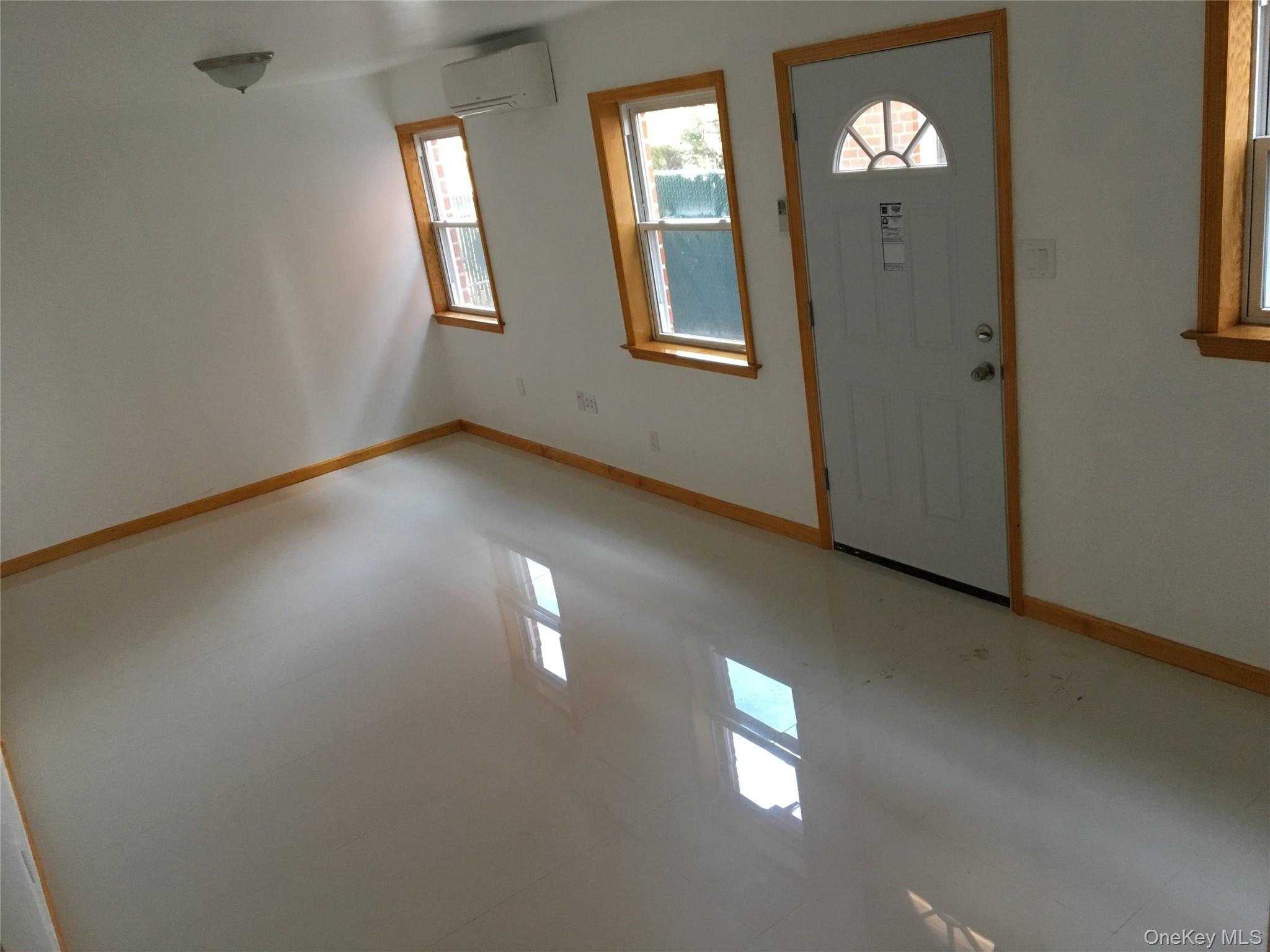 #2 photo, 2128 E 70th Street, ブルックリン区 Brooklyn , NY 11234