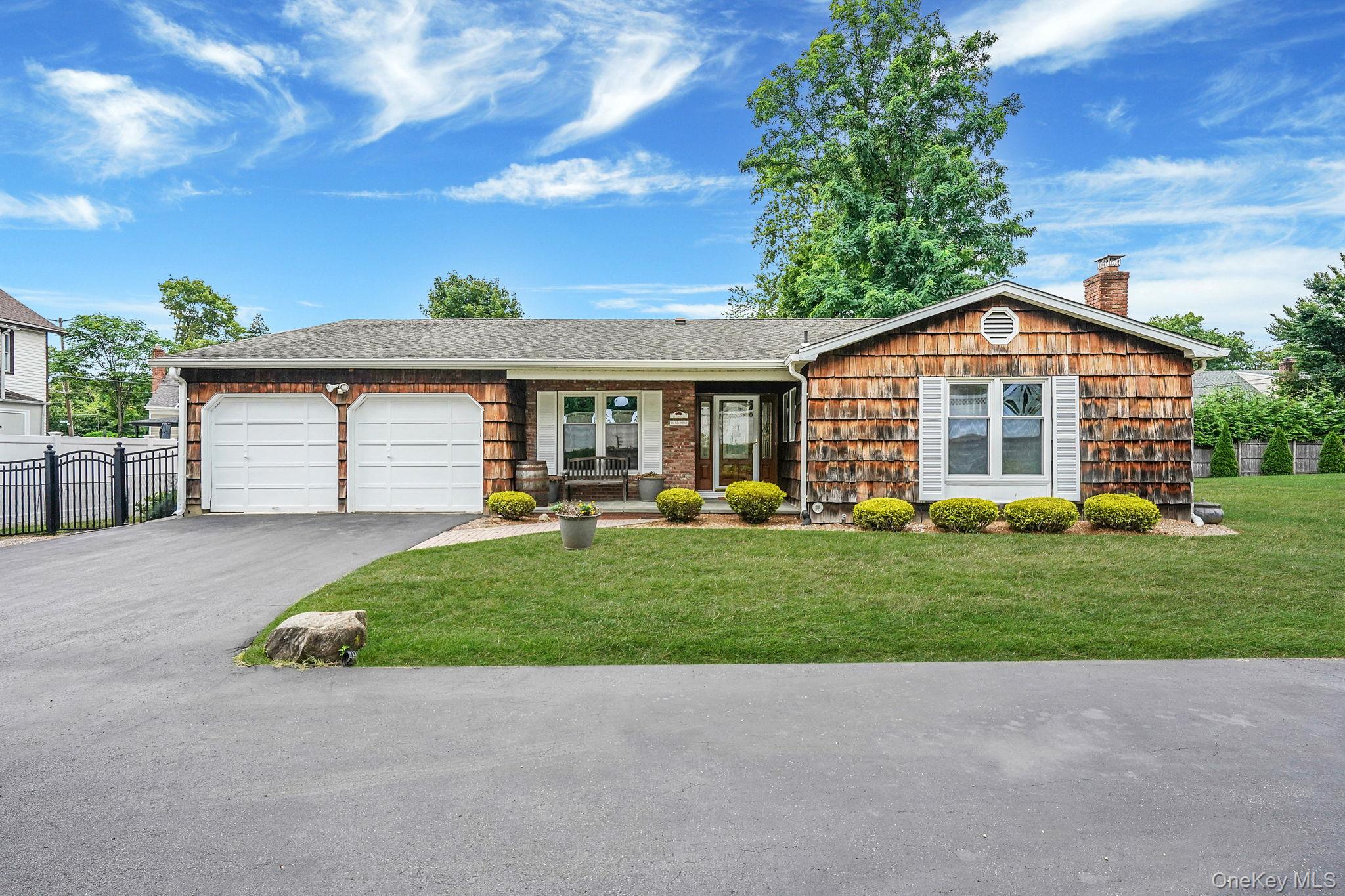 #1 photo, 386a Glen Cove Avenue, नासाउ काउंटी Glen Head , NY 11545