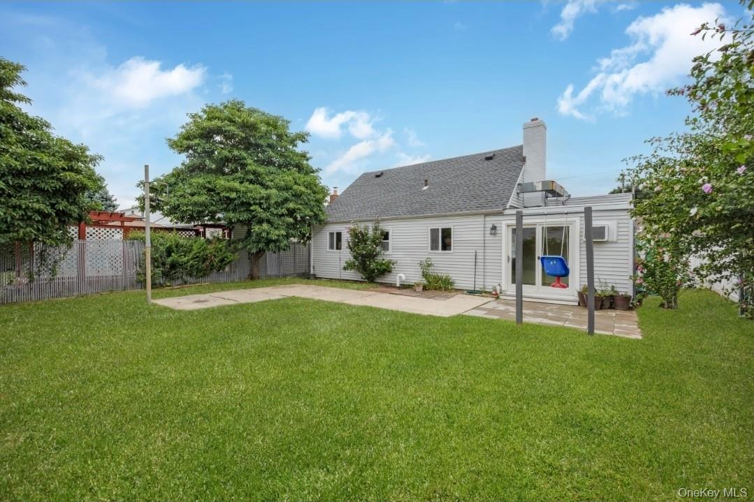 #4 photo, 205 S 12th Street, サフォーク郡 Lindenhurst , NY 11757