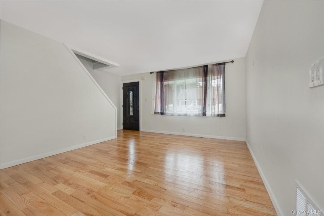 #9 photo, 205 S 12th Street, サフォーク郡 Lindenhurst , NY 11757