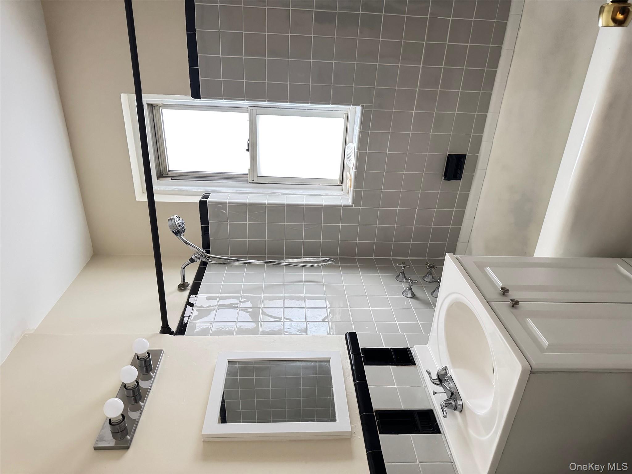 #12 photo, 6360 102nd Street, クイーンズ区 Rego Park , NY 11374