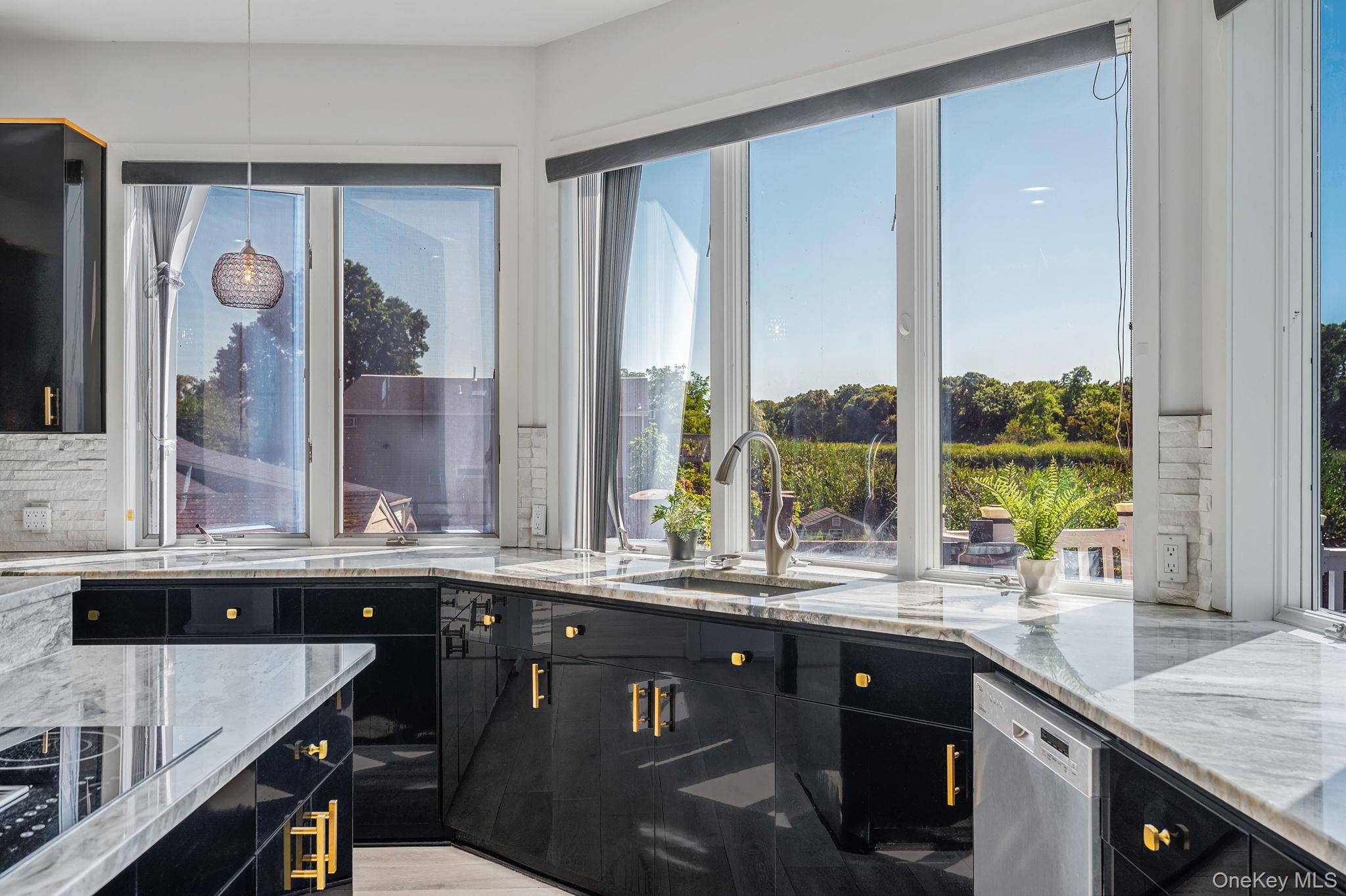 #13 photo, 36 Roosevelt Boulevard, サフォーク郡 East Patchogue , NY 11772